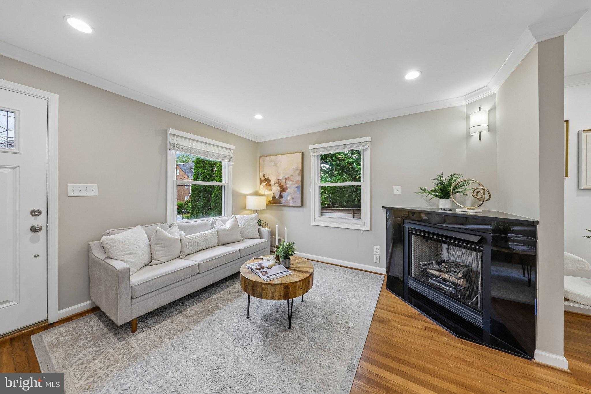 305 Ashby St photo 8