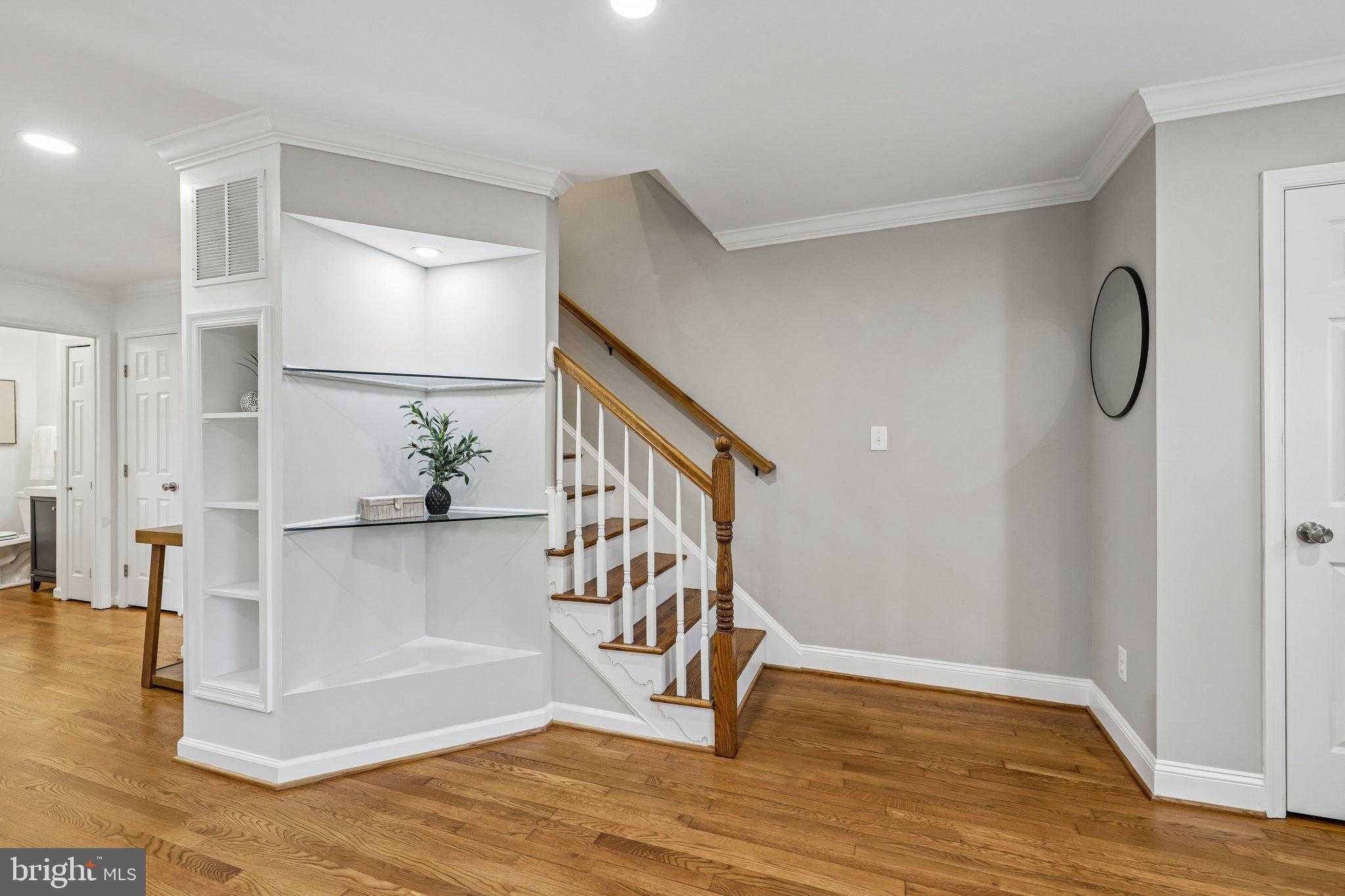 305 Ashby St photo 9