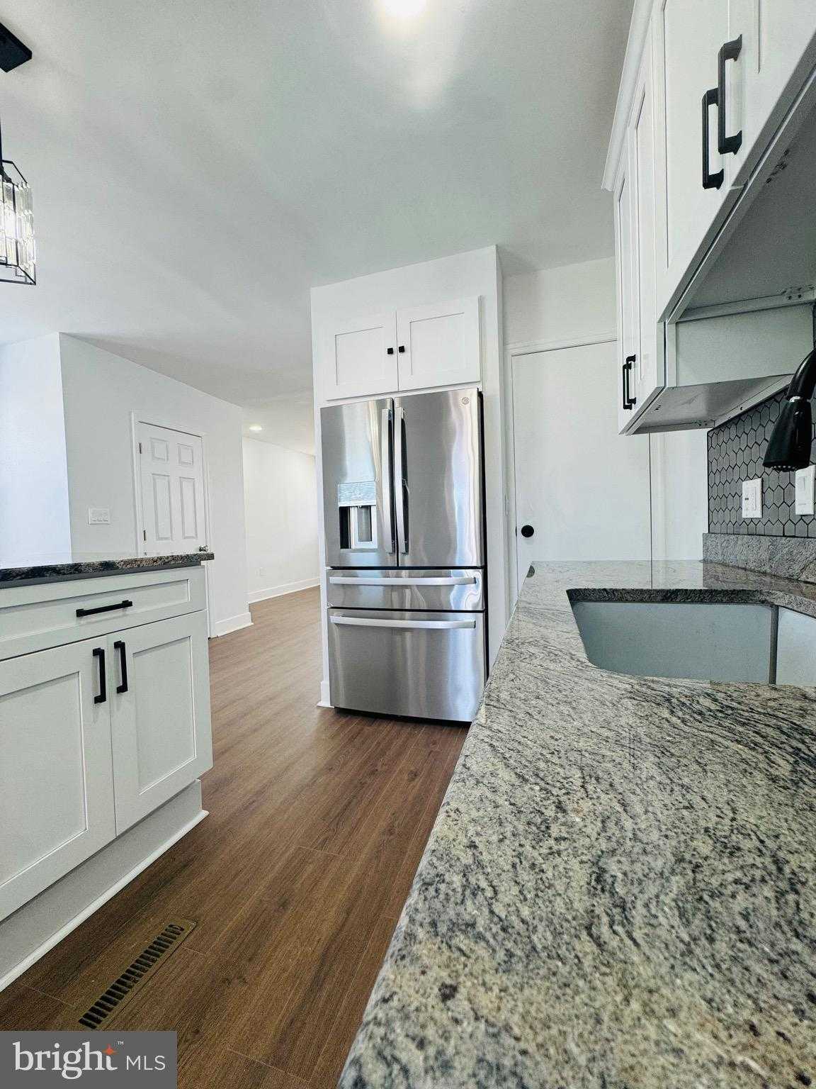 485 Robbins St photo 22