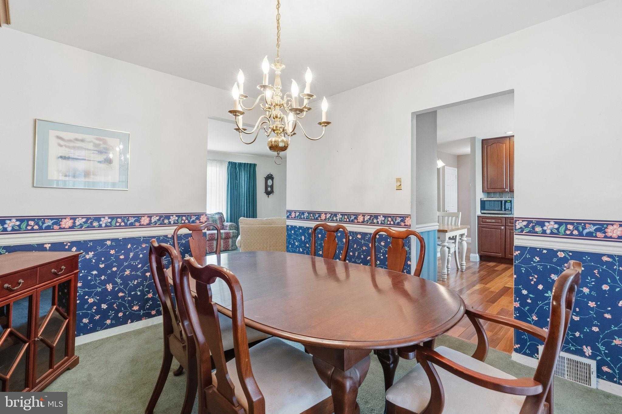 715 N Henderson Rd photo 11