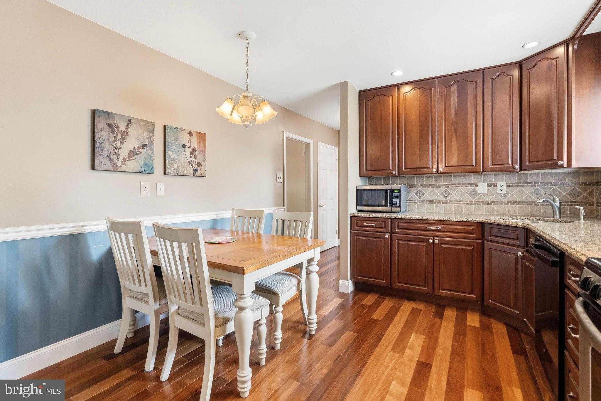 715 N Henderson Rd photo 16