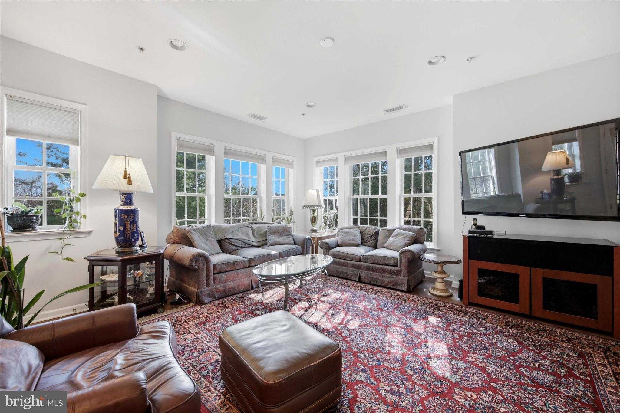 6101 Lilac CT photo 3