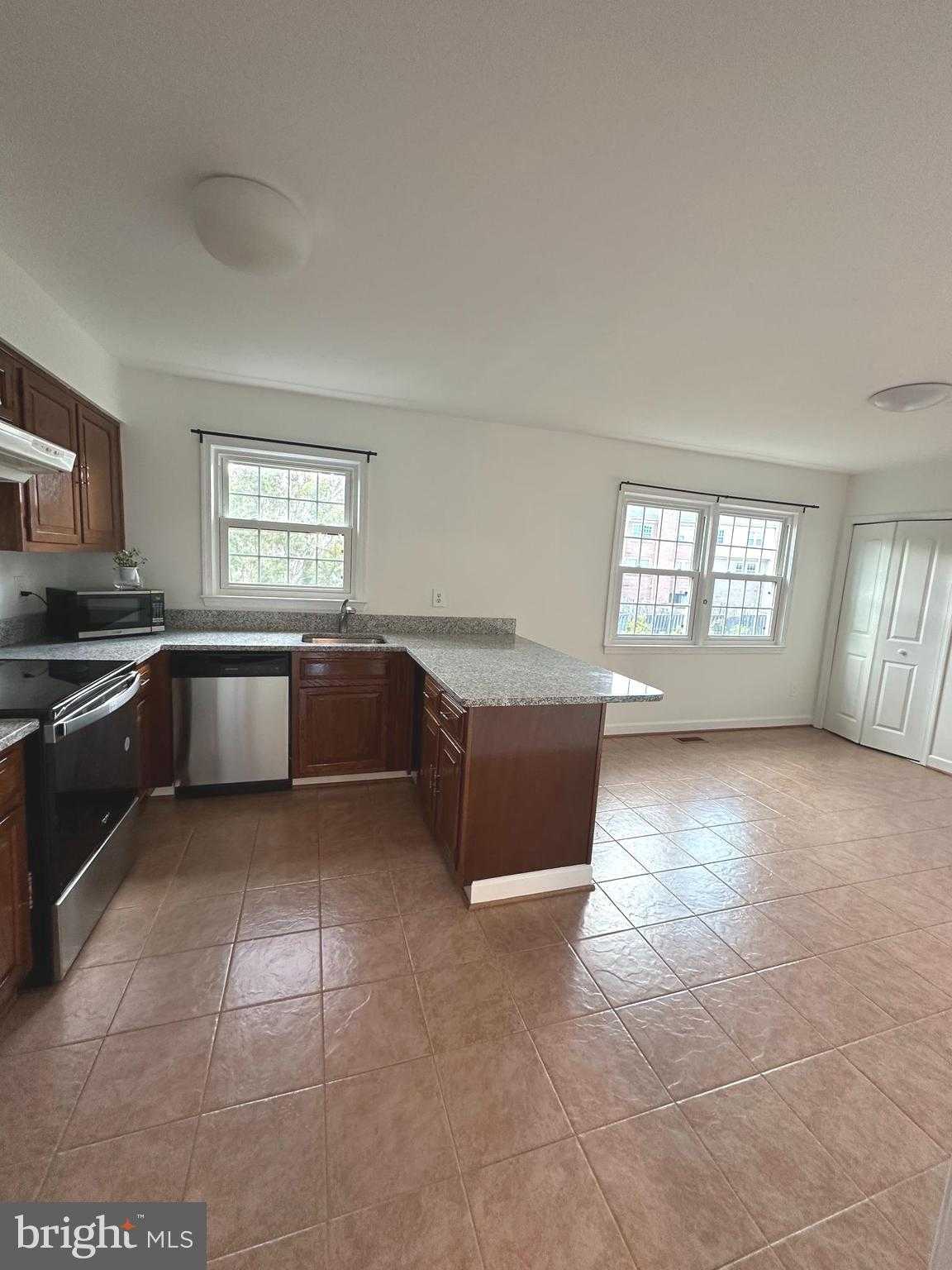 4524 Windsor Arms CT photo 8