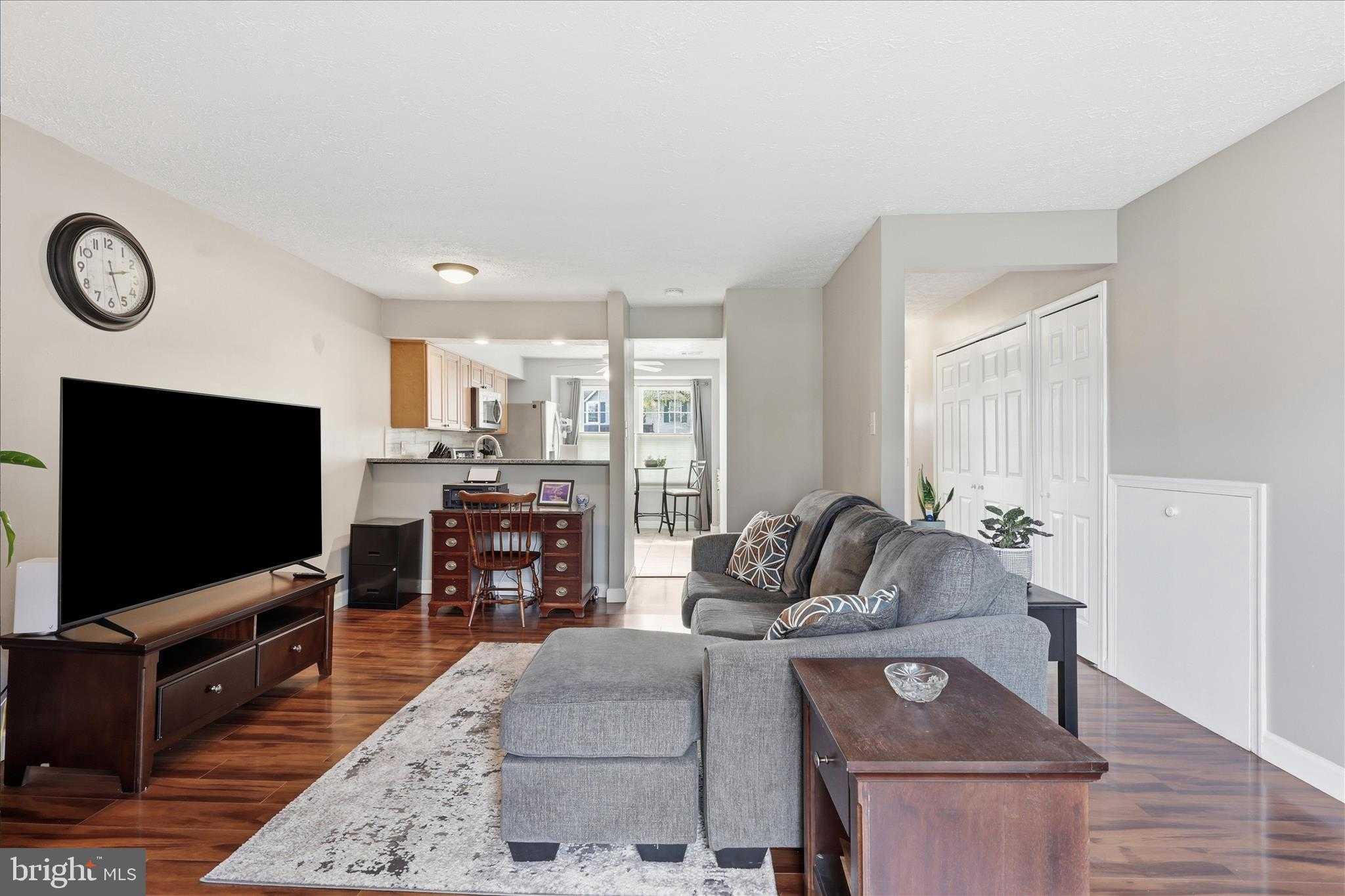 1004 Wythe CT NE photo 16