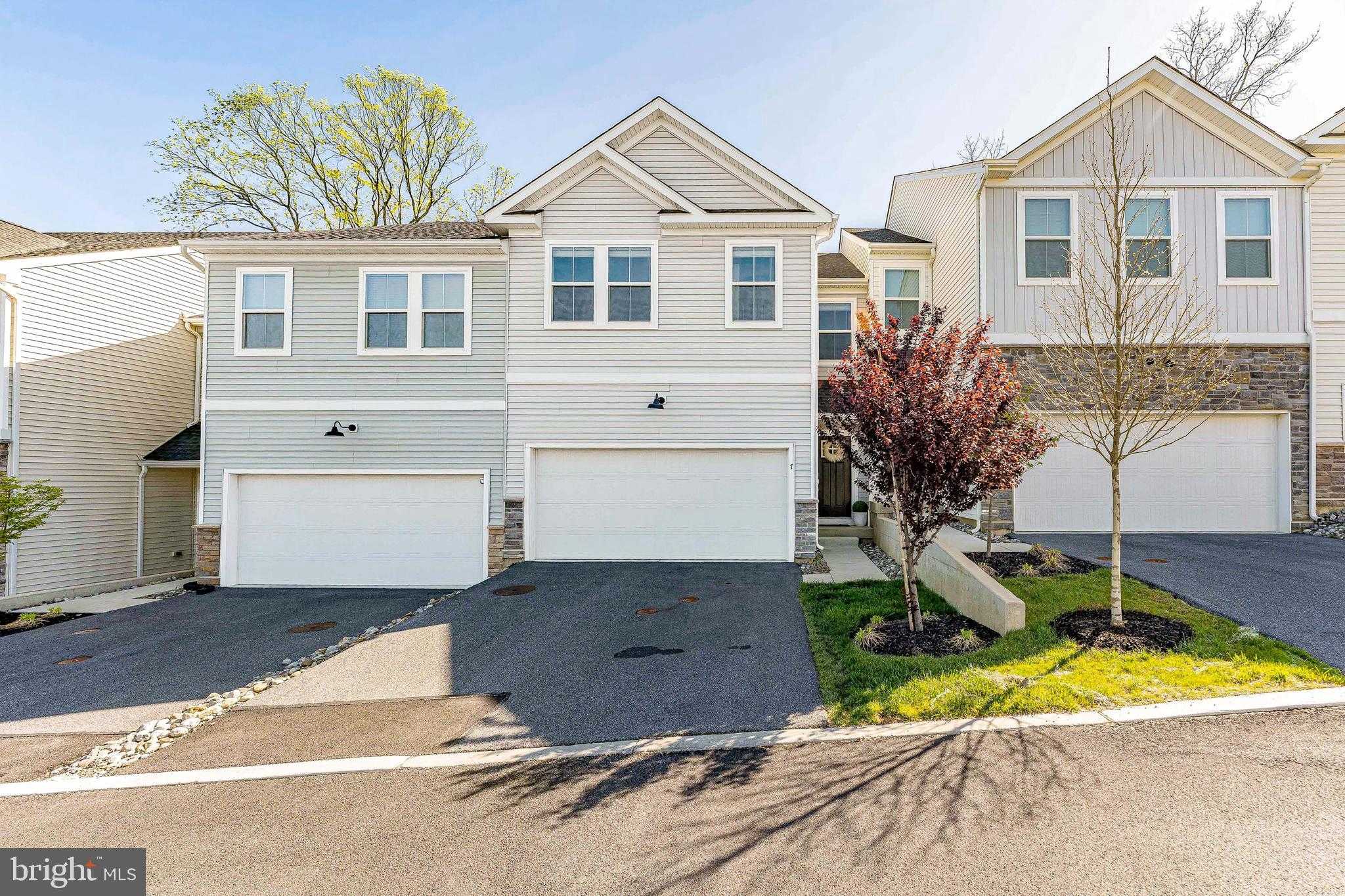 7 Four Leaf Dr photo 1