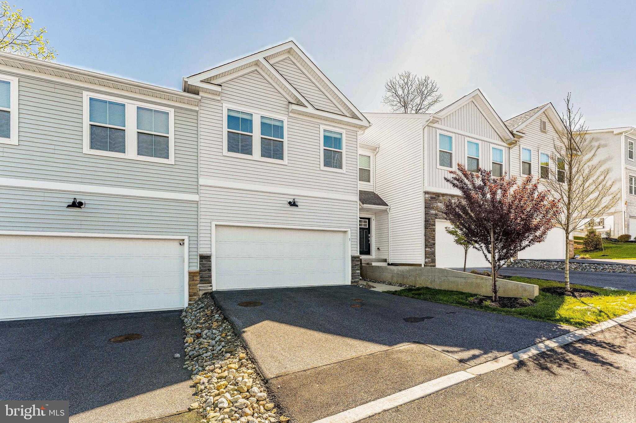 7 Four Leaf Dr photo 2