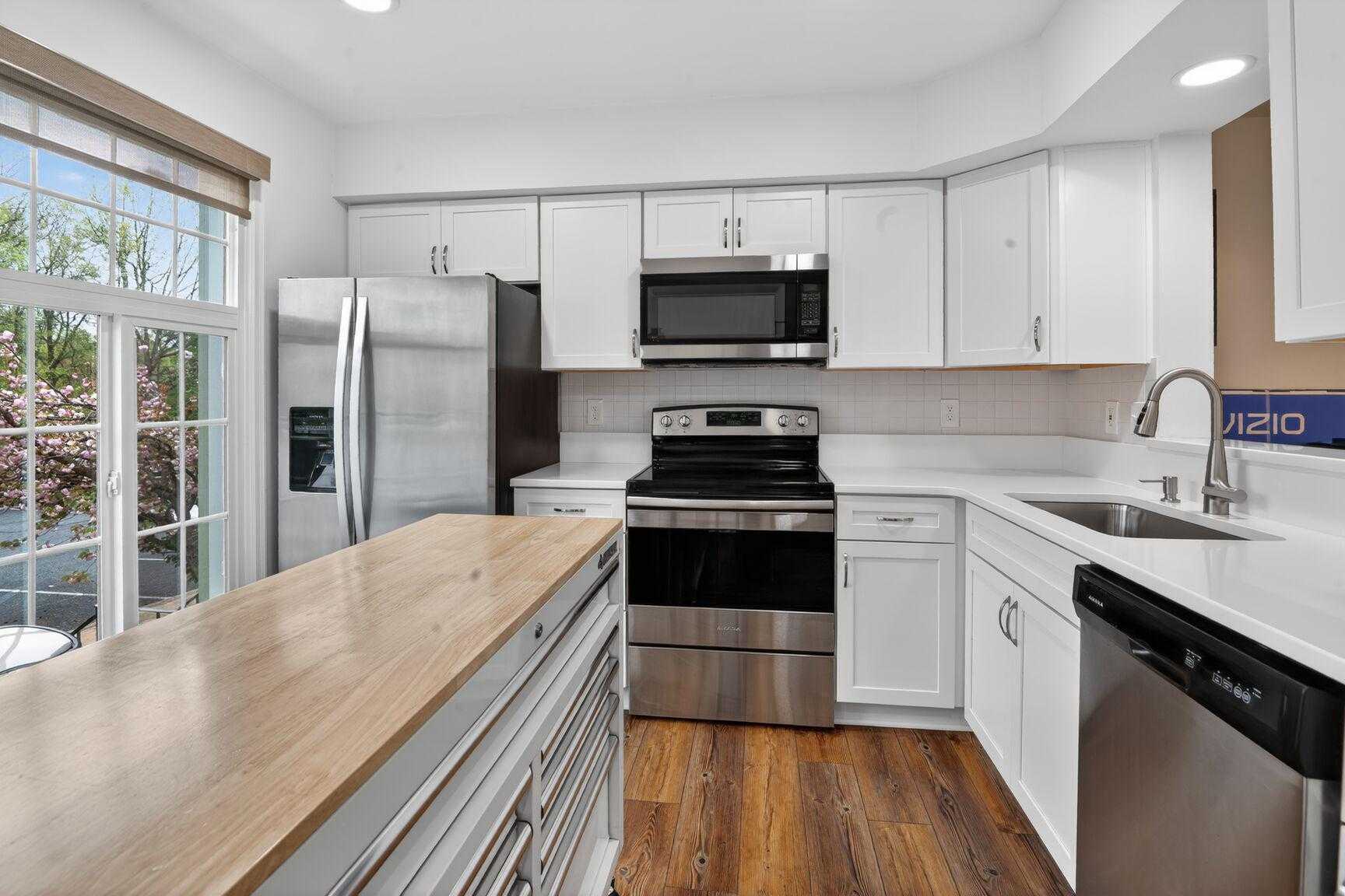 1012 Chestnut Haven CT photo 5