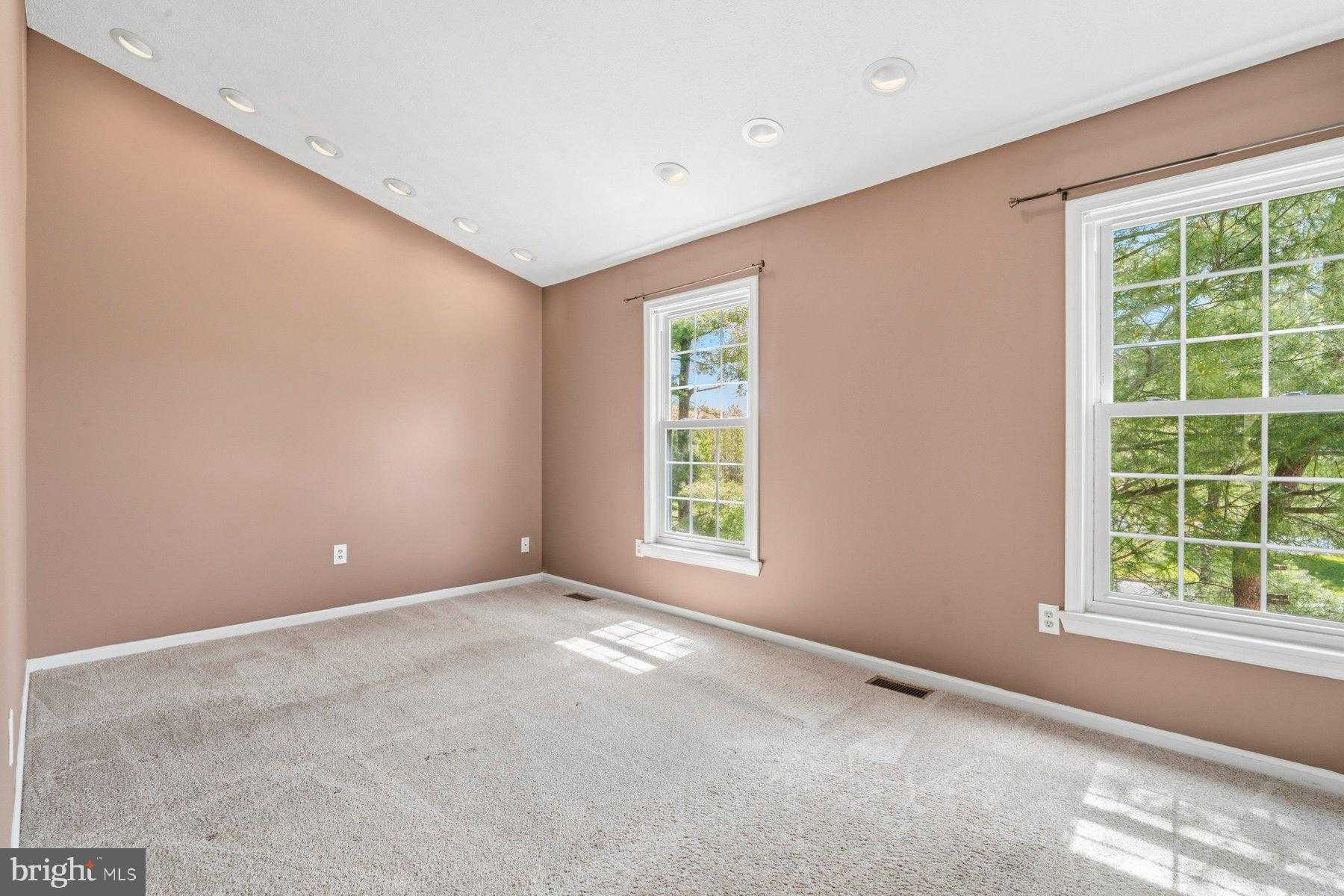 400 Doral CT photo 18