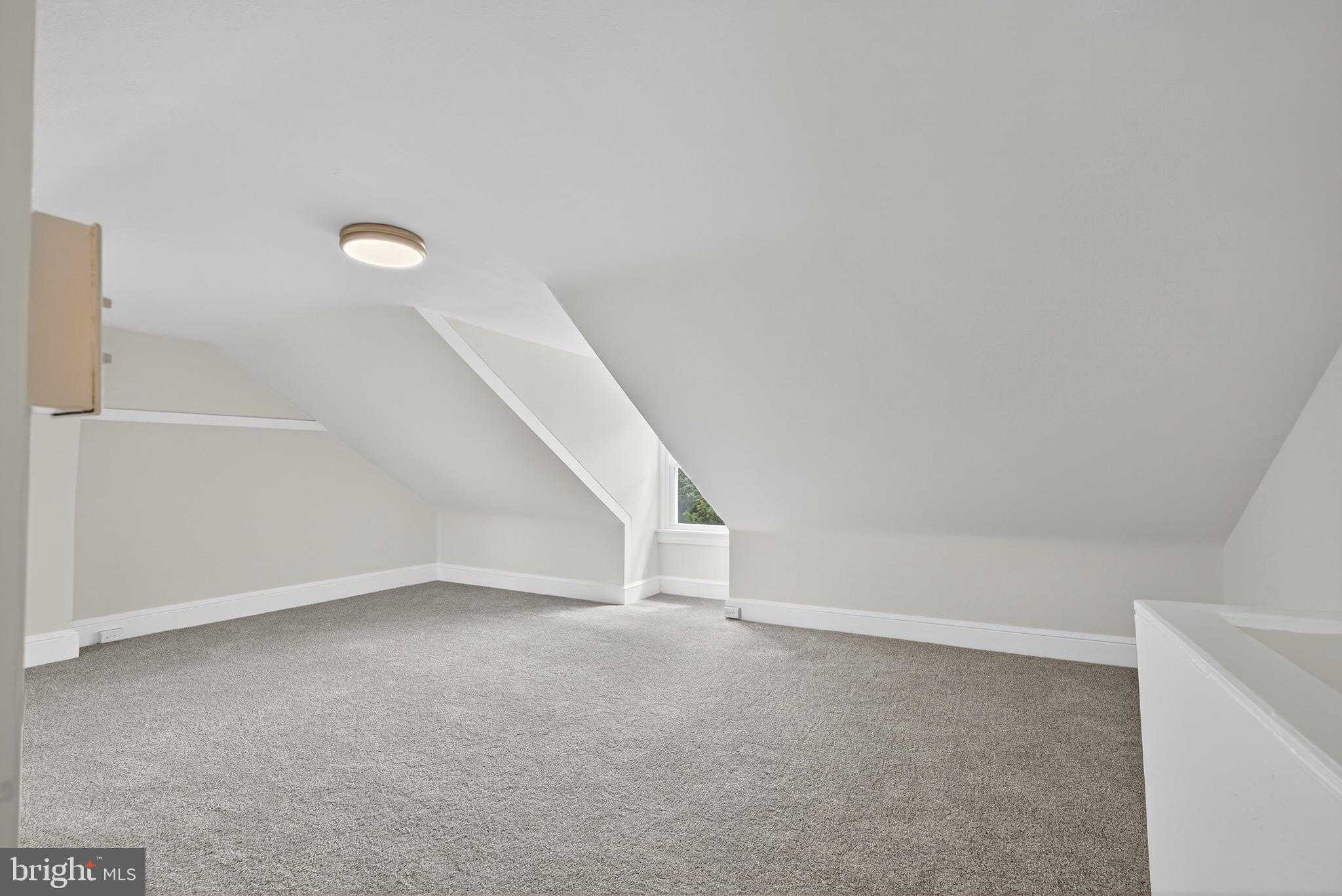 623 E Chestnut St photo 39