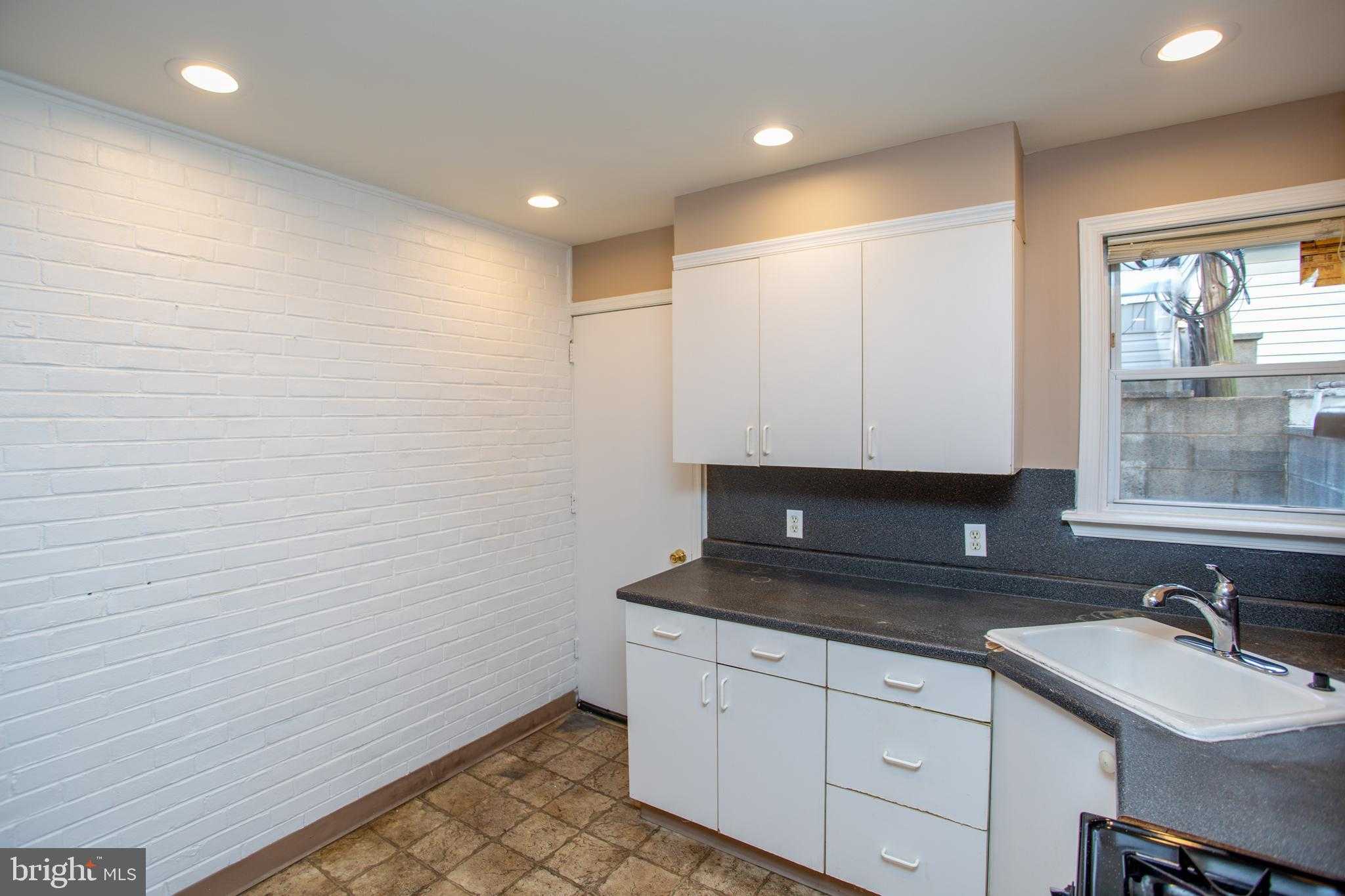 2418 S Alder St photo 12