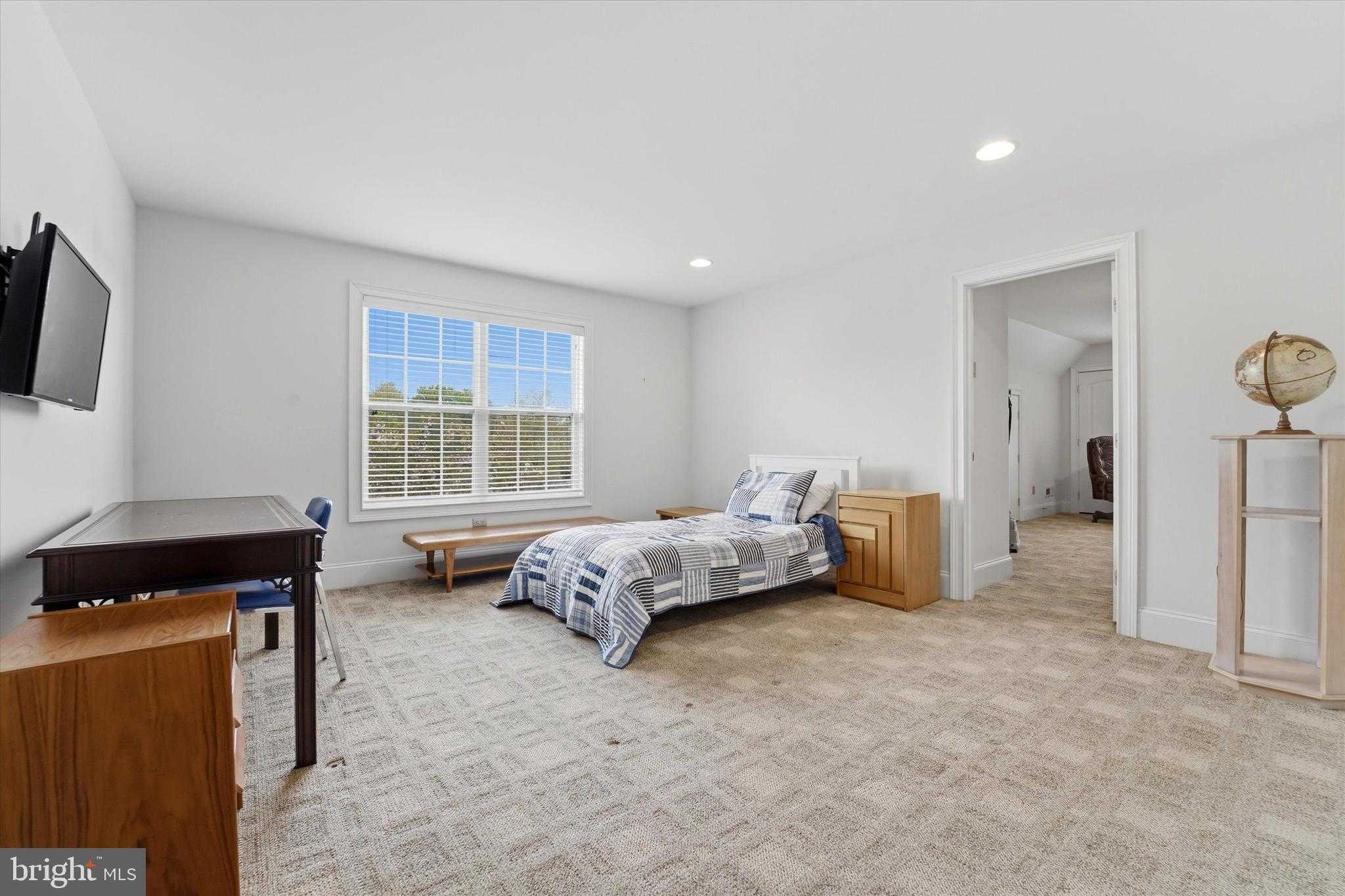 590 Farmdale Cir photo 33