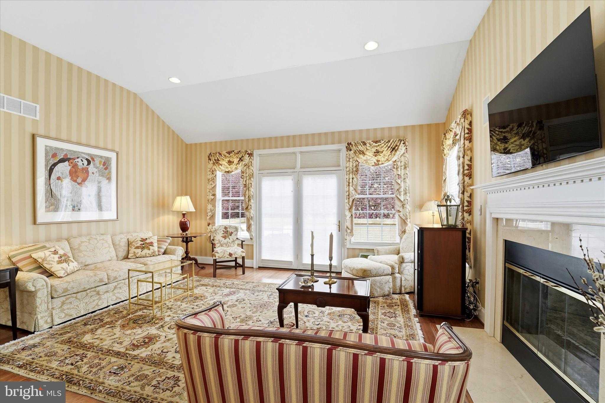 590 Farmdale Cir photo 7