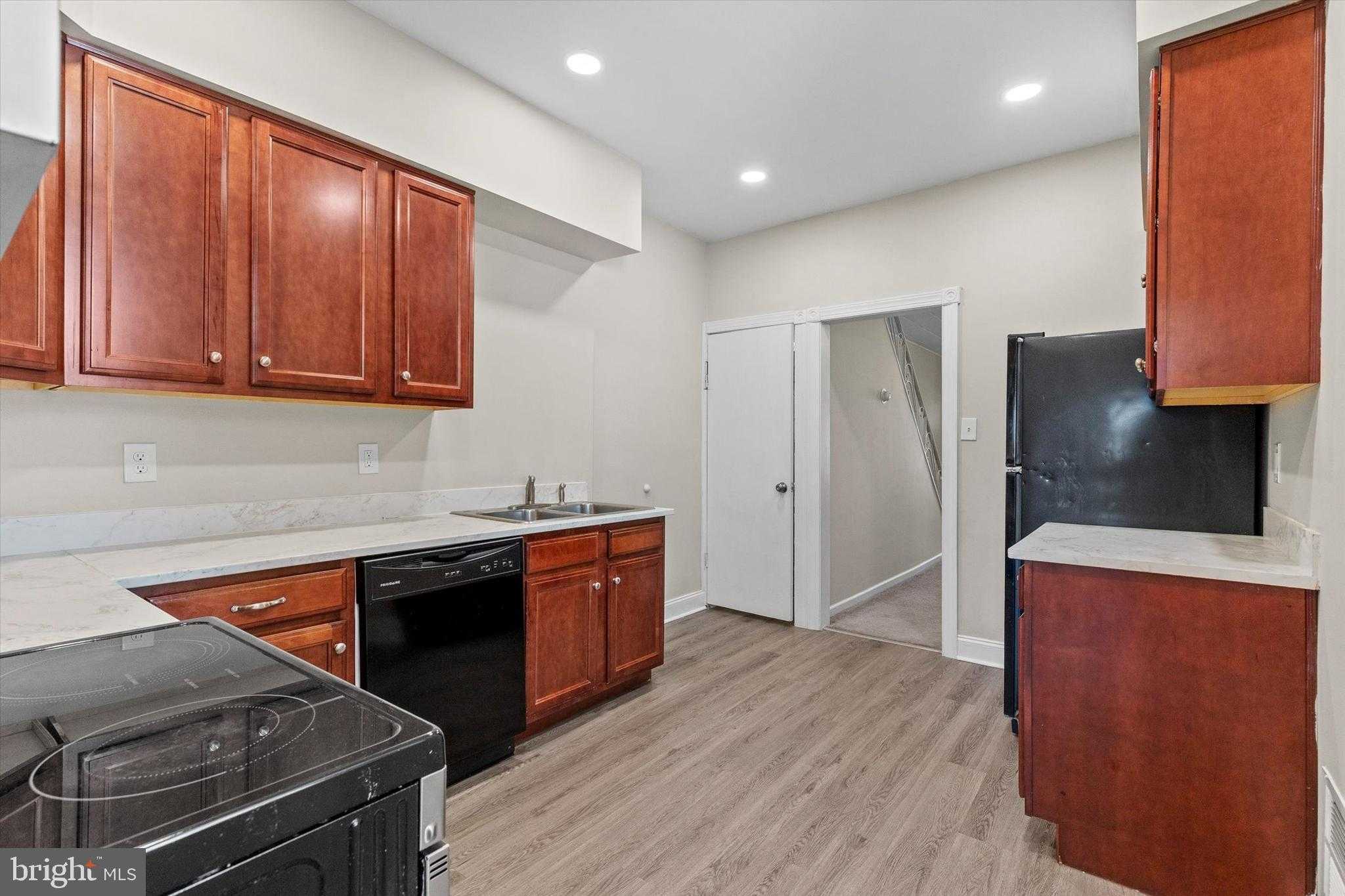 218 Forrest Ave photo 12