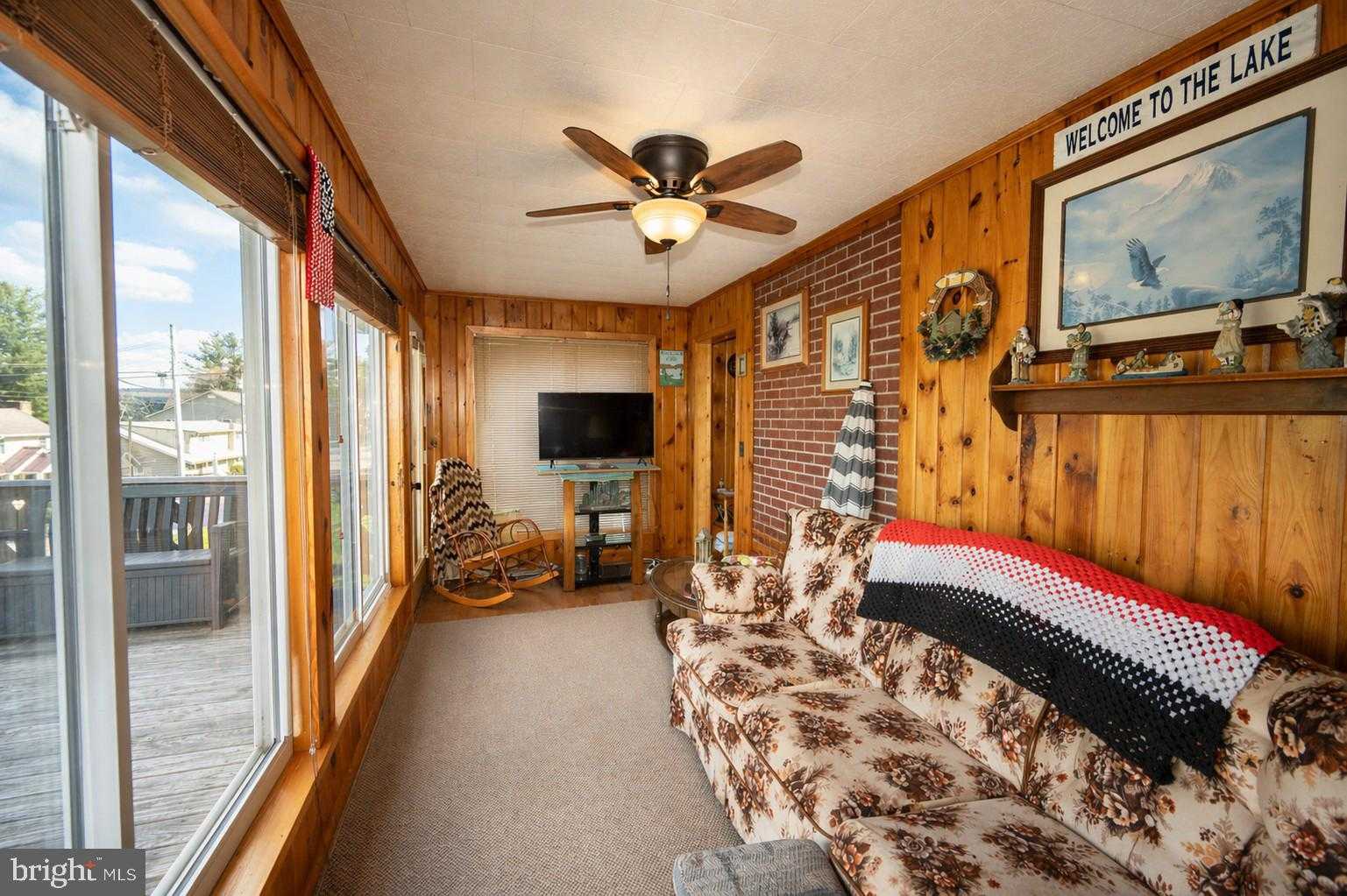 682 Marsh Hill Rd photo 7