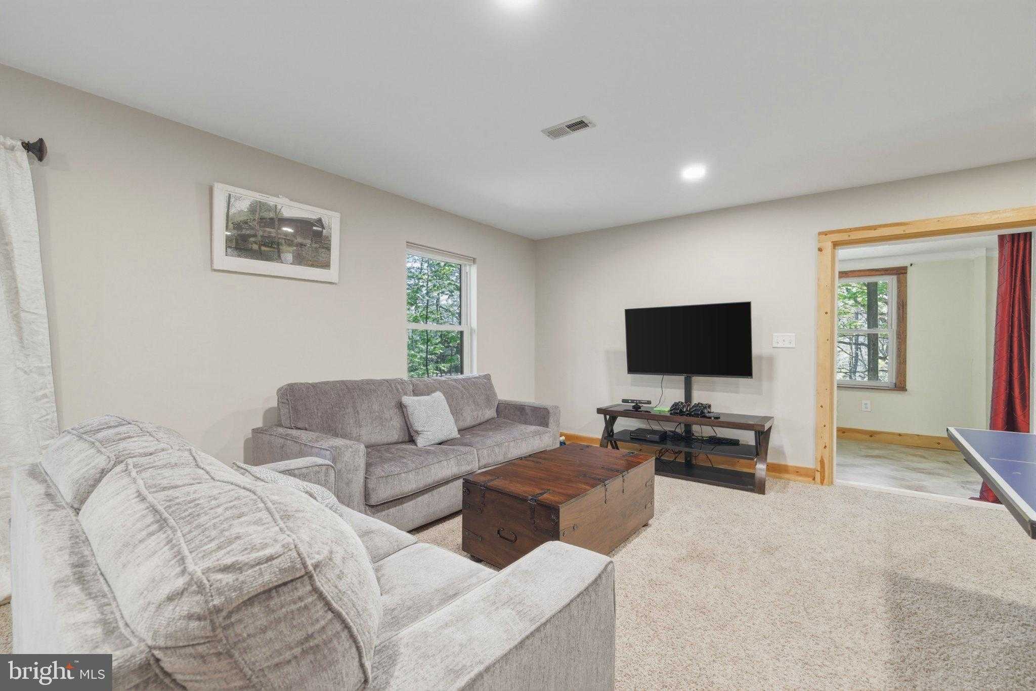 85 Pickett St photo 32
