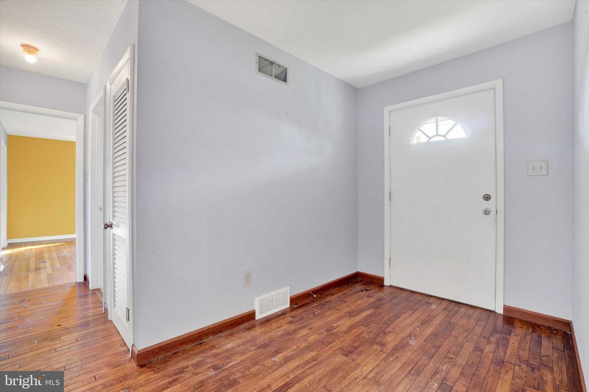 2081 Park St photo 3