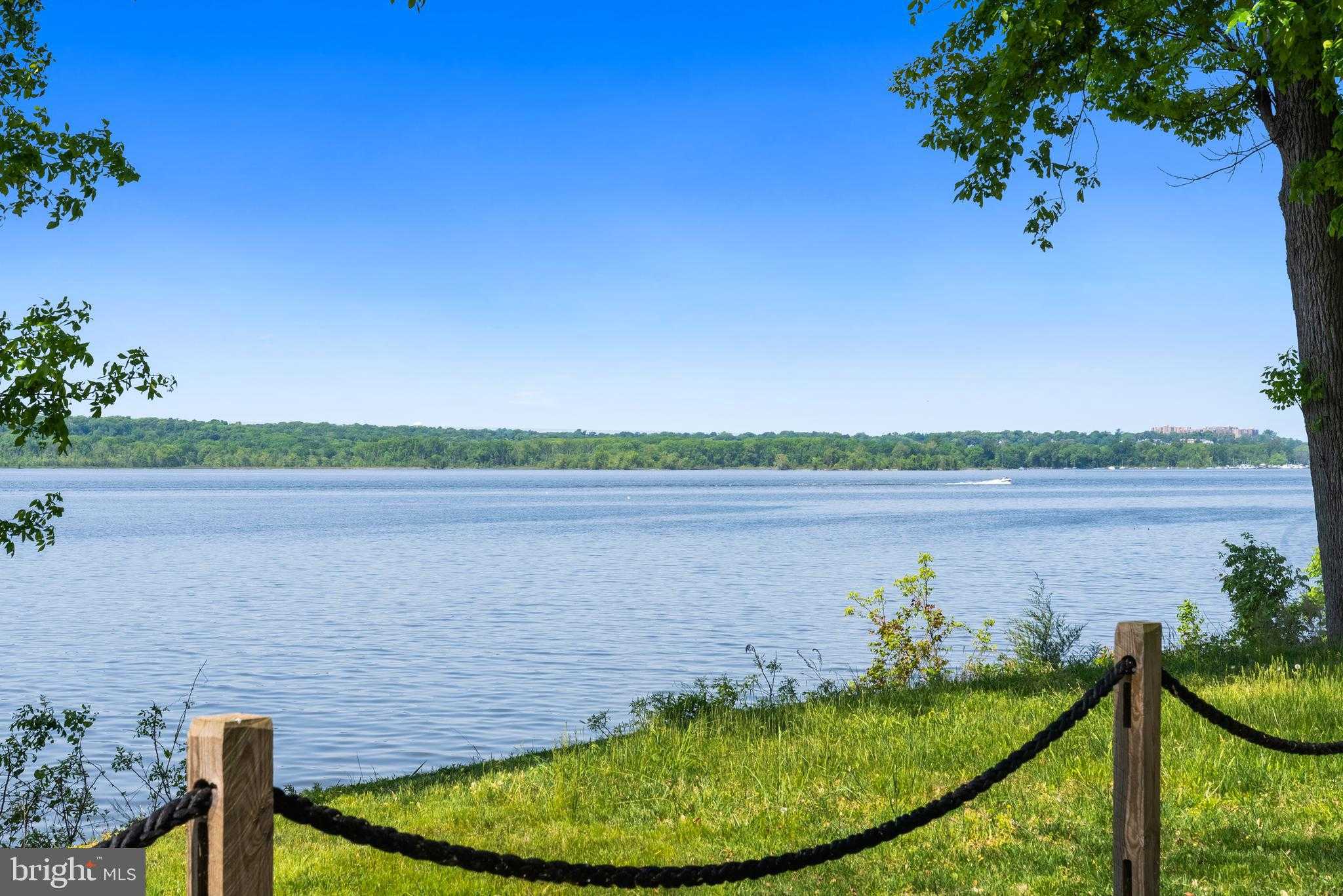 9112 Riverside Dr photo 55