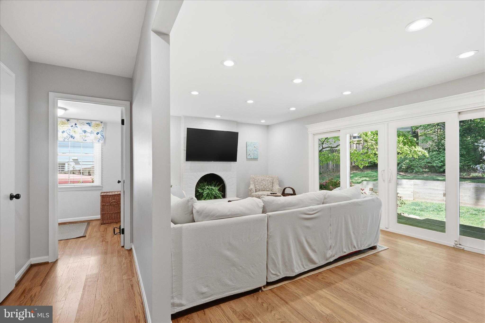 8608 Coral Gables Ln photo 12