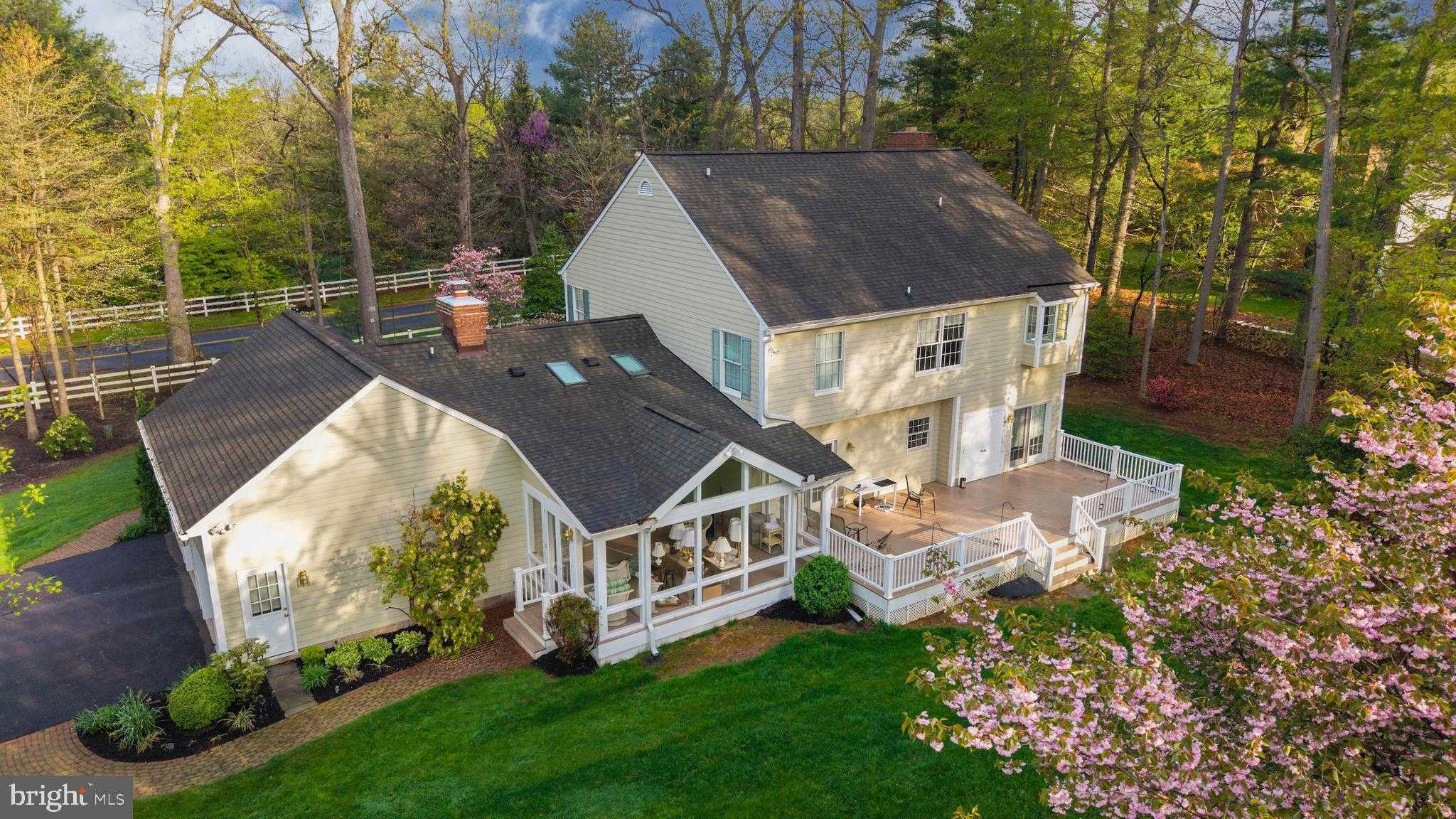 2111 Knox Ave photo 2