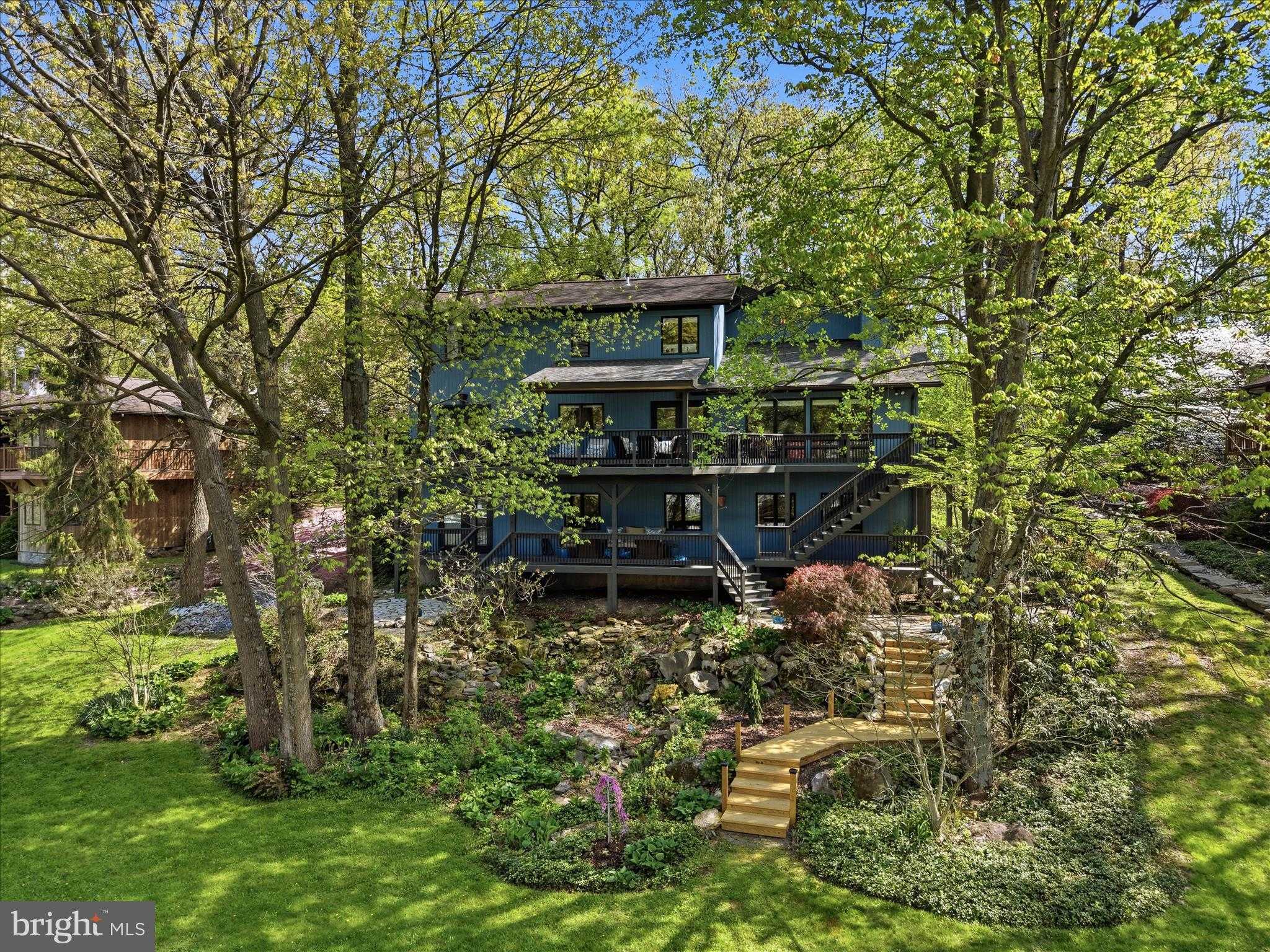 137 E Woods Dr photo 7