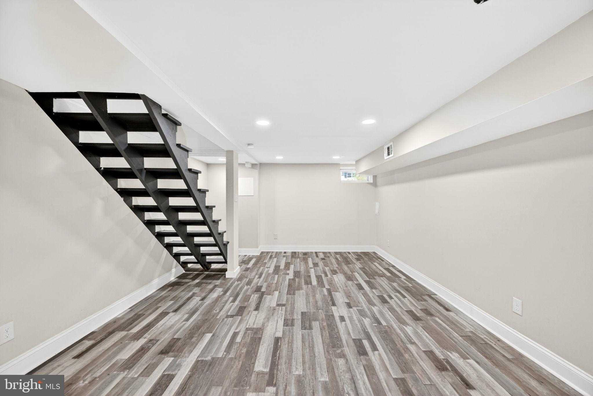 1419 Weldon Pl N photo 22