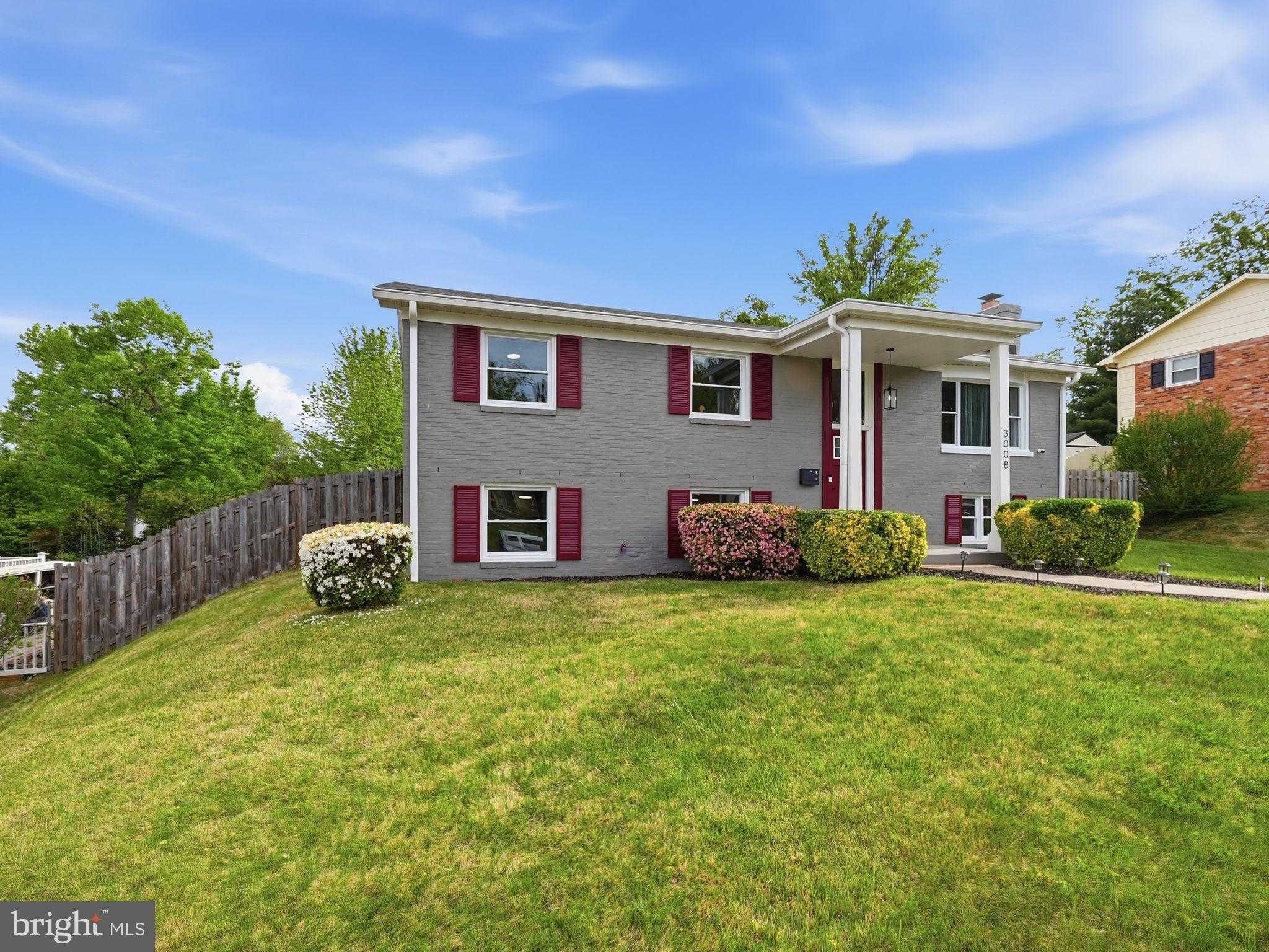 3008 Albany CT photo 2