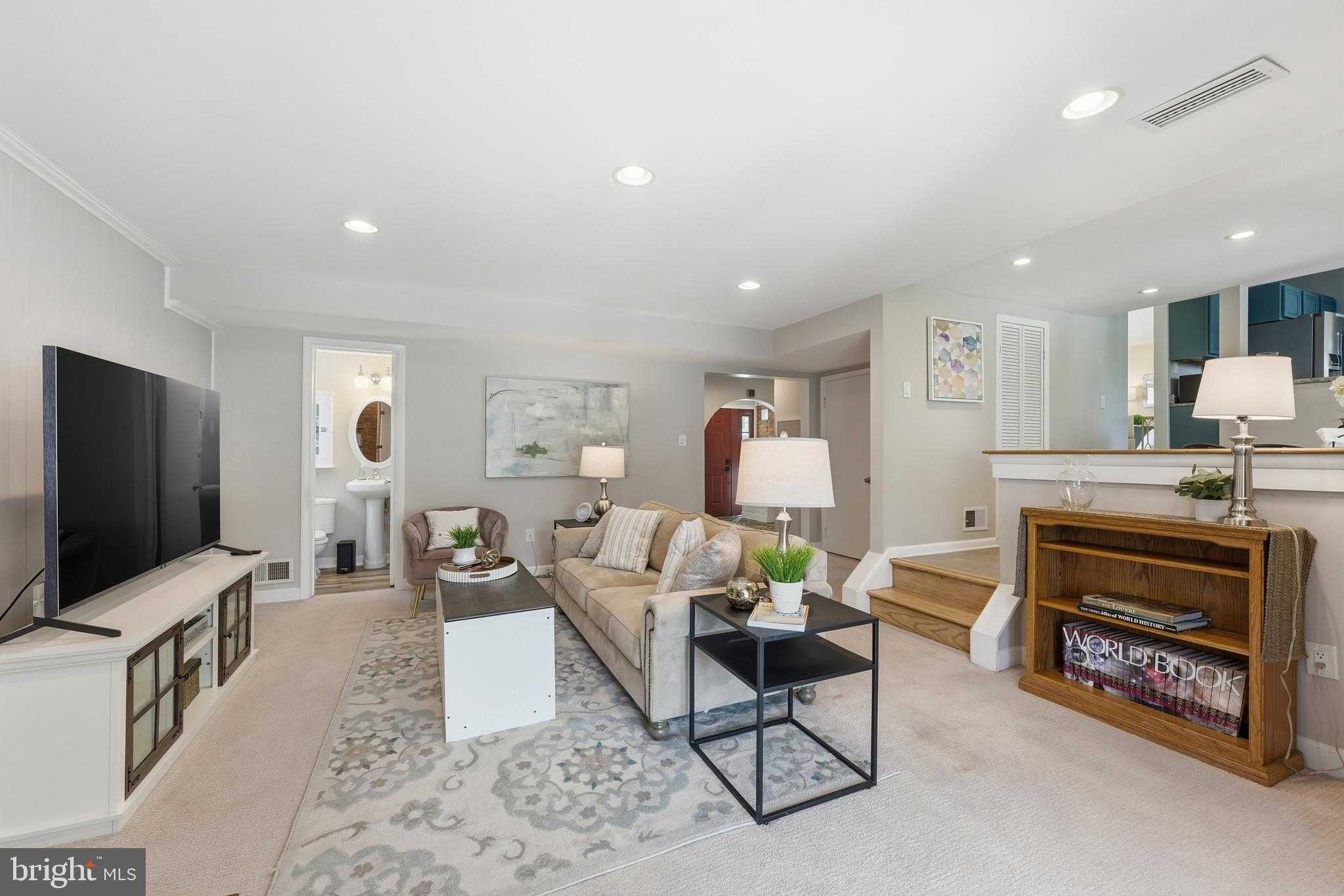 1905 Ventura Ave photo 8