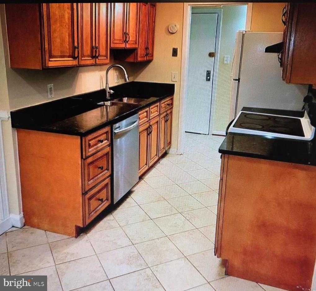 2226 Castle Rock Sq Apt 1b photo 2