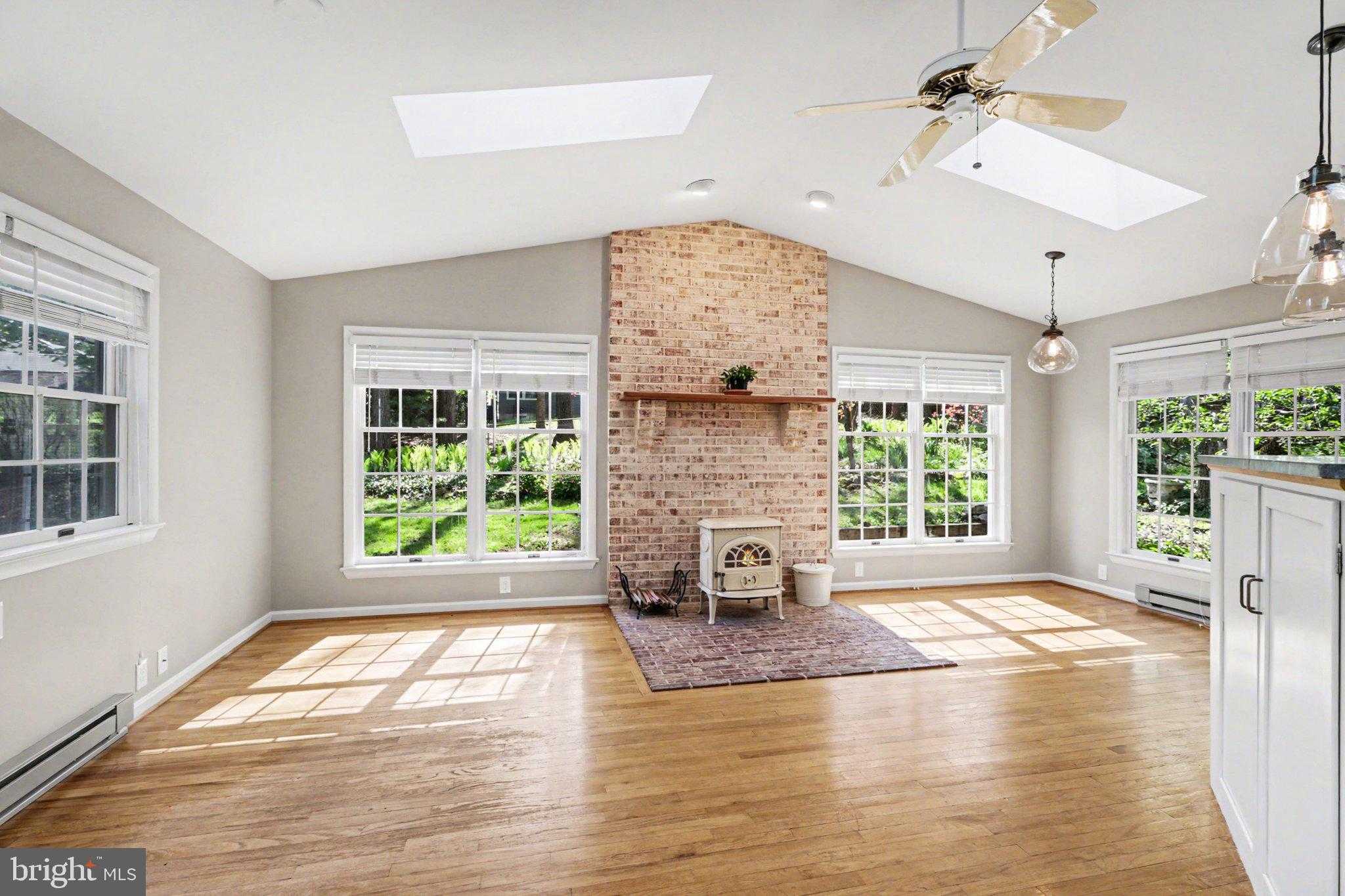 1416 Bradley Ave photo 4