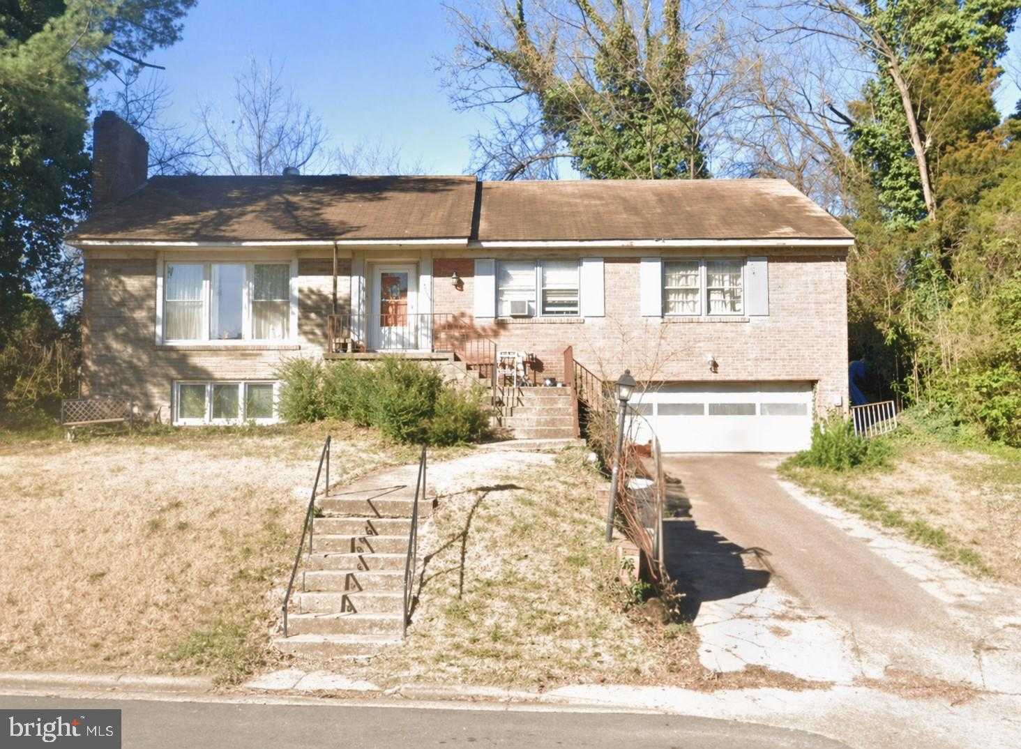 3836 N Oakland St photo 1