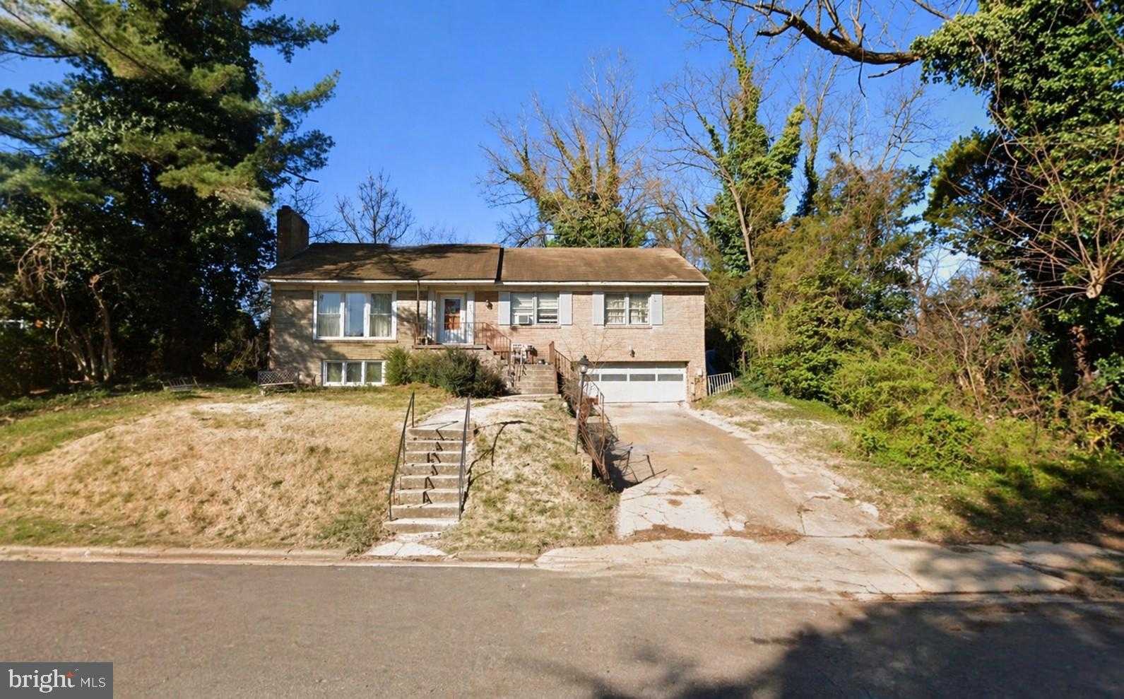 3836 N Oakland St photo 2