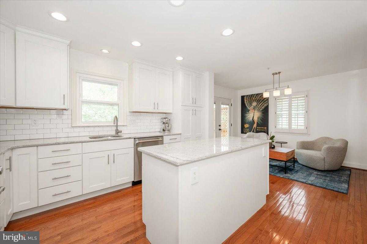 15829 Glacier CT photo 22