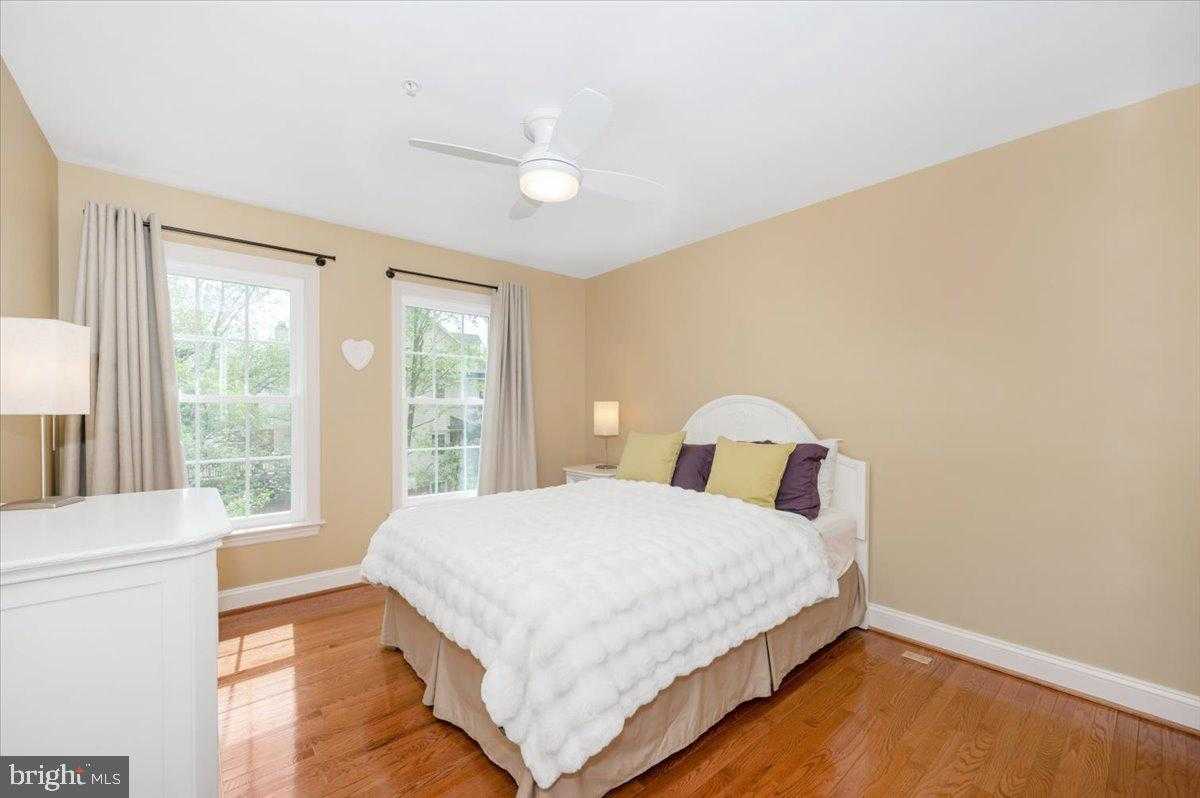 15829 Glacier CT photo 50