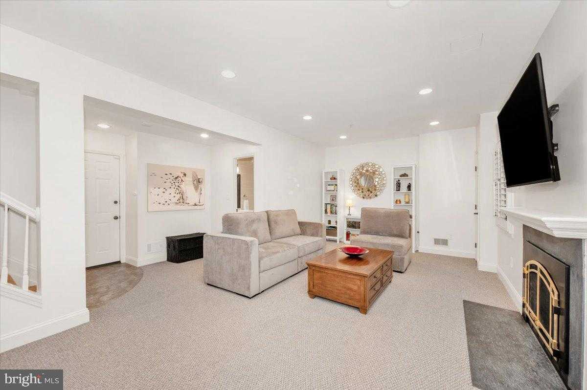 15829 Glacier CT photo 56