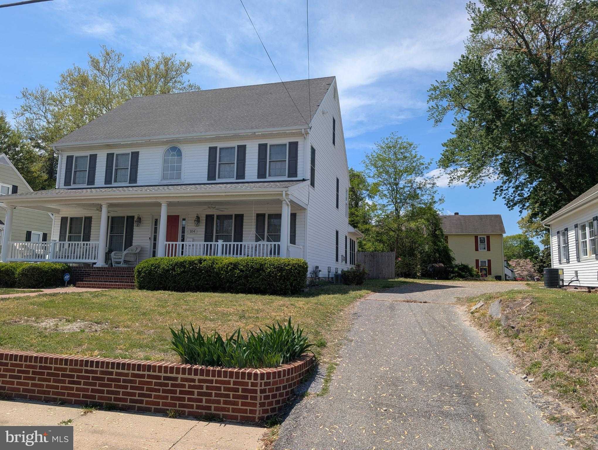 104 Hillside Dr photo 1