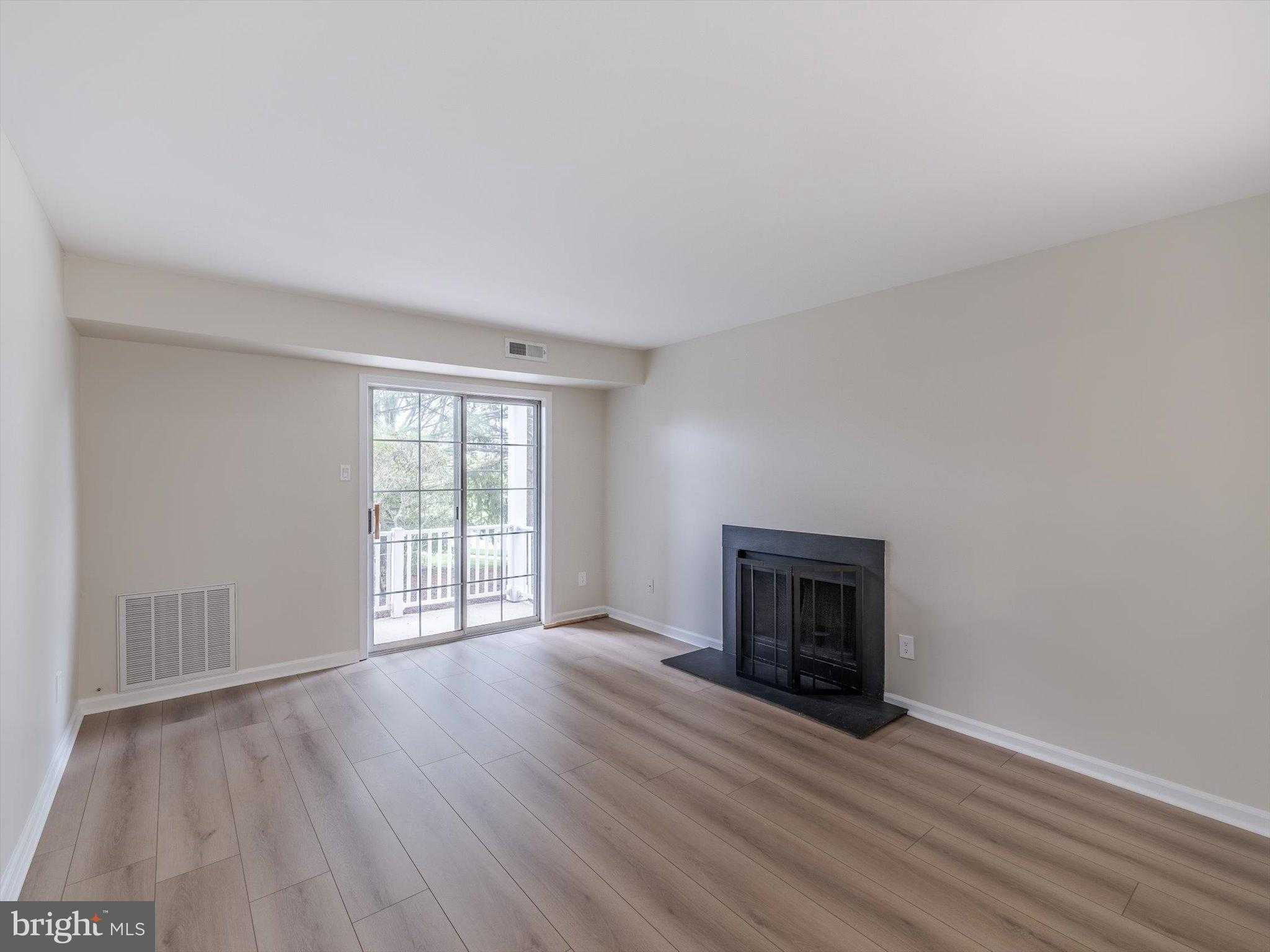 910 Railway Sq photo 8