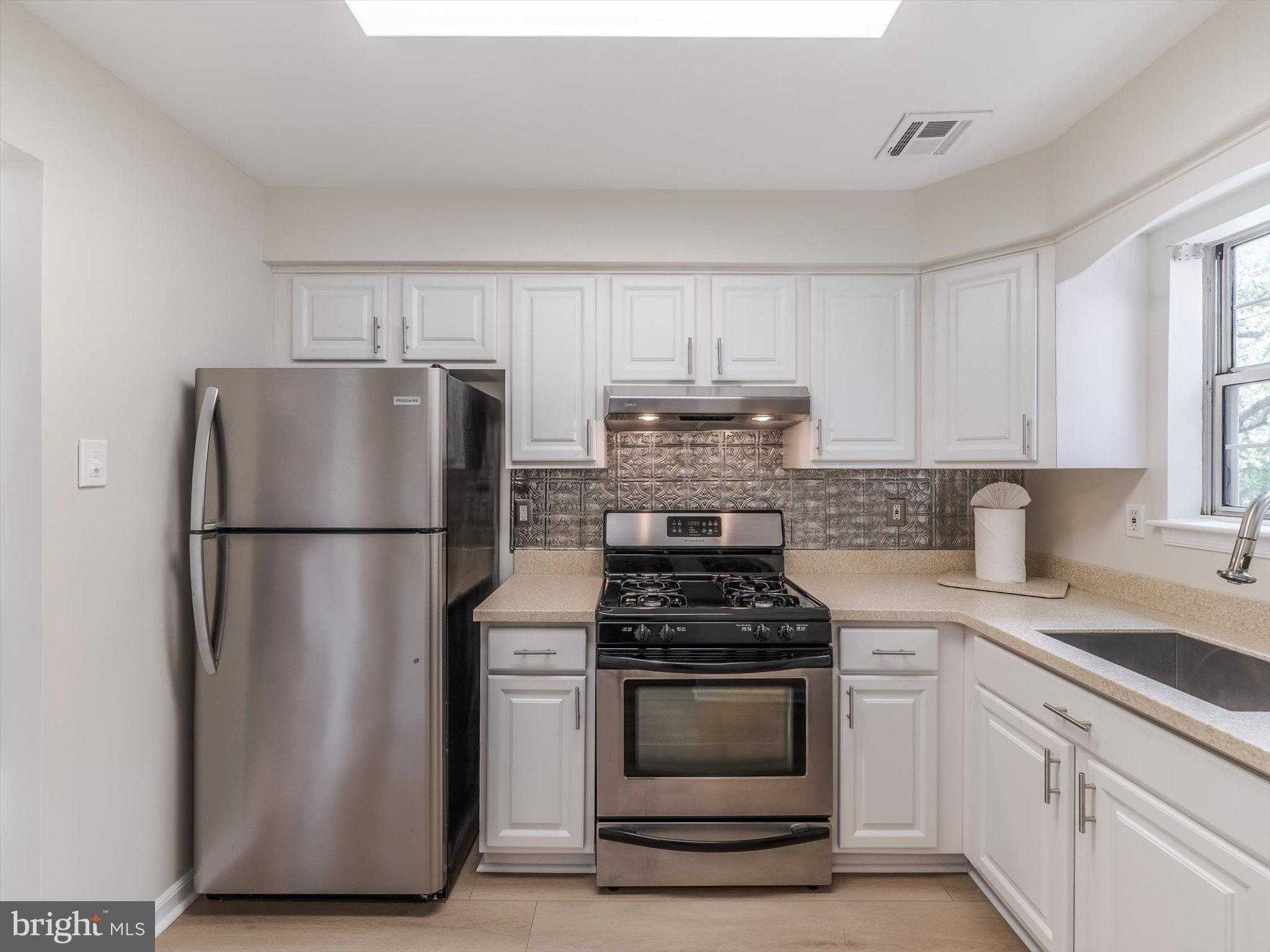 910 Railway Sq photo 9