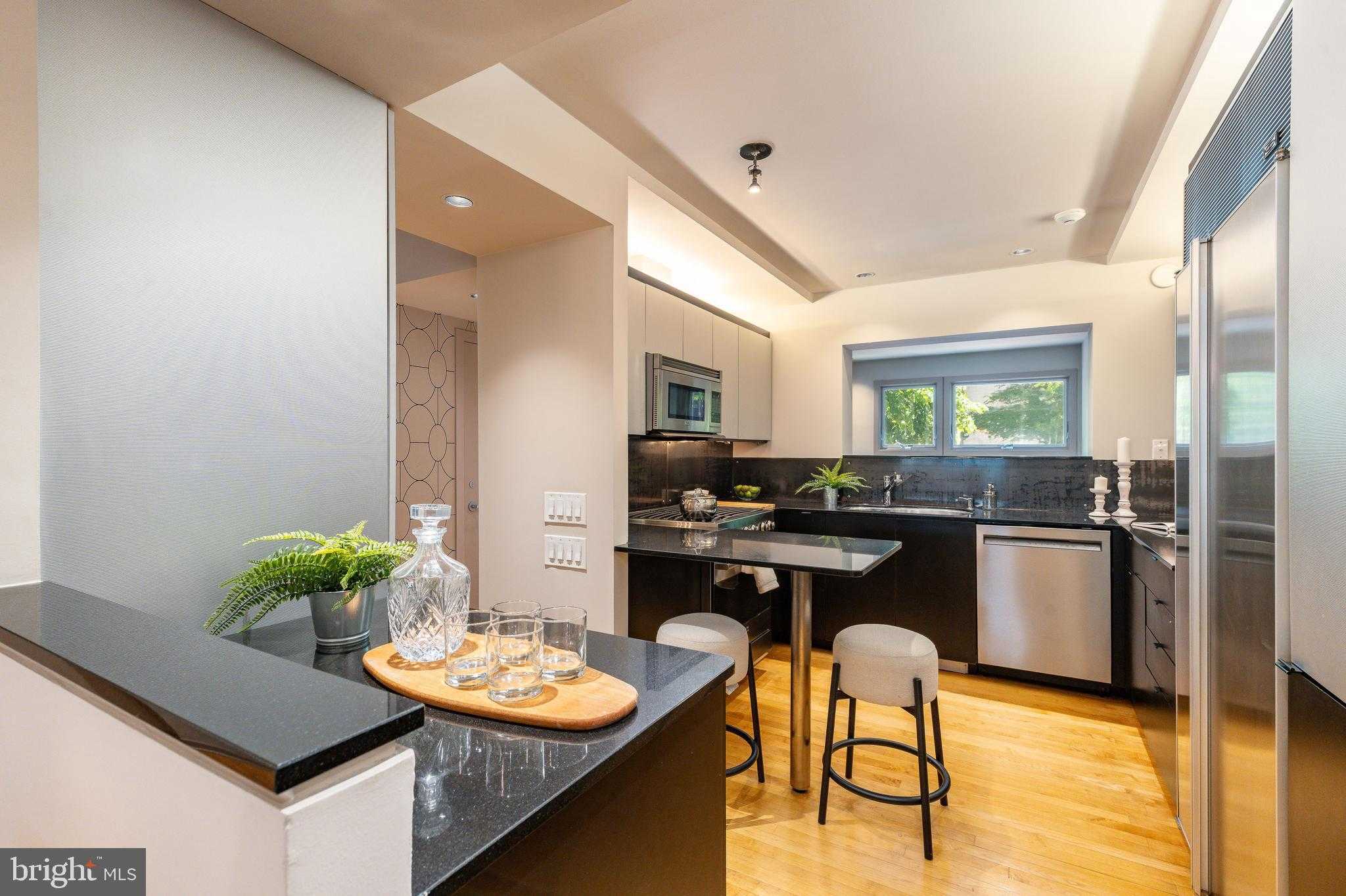 406 S 6th St photo 9