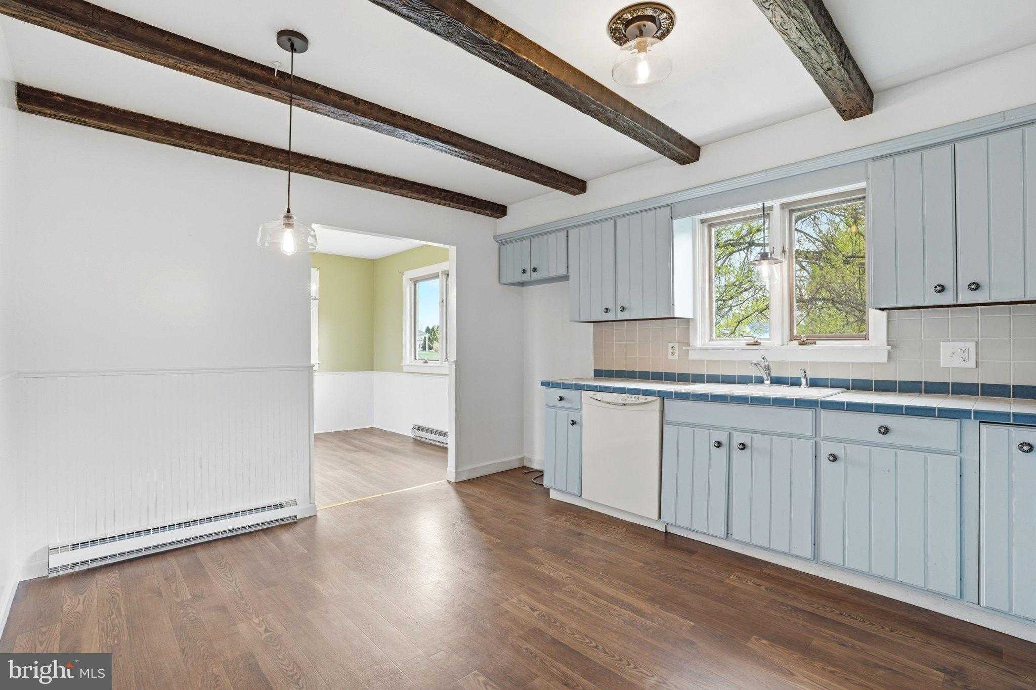 684 Hunsicker Rd photo 18