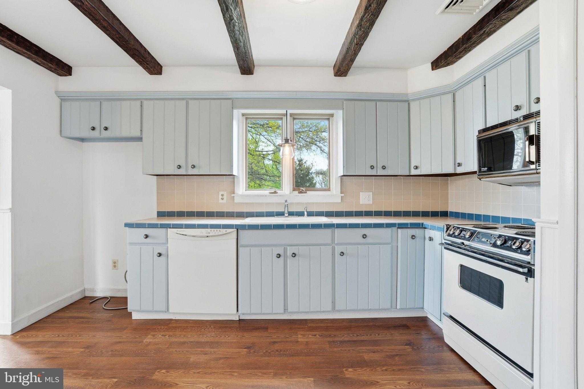 684 Hunsicker Rd photo 19