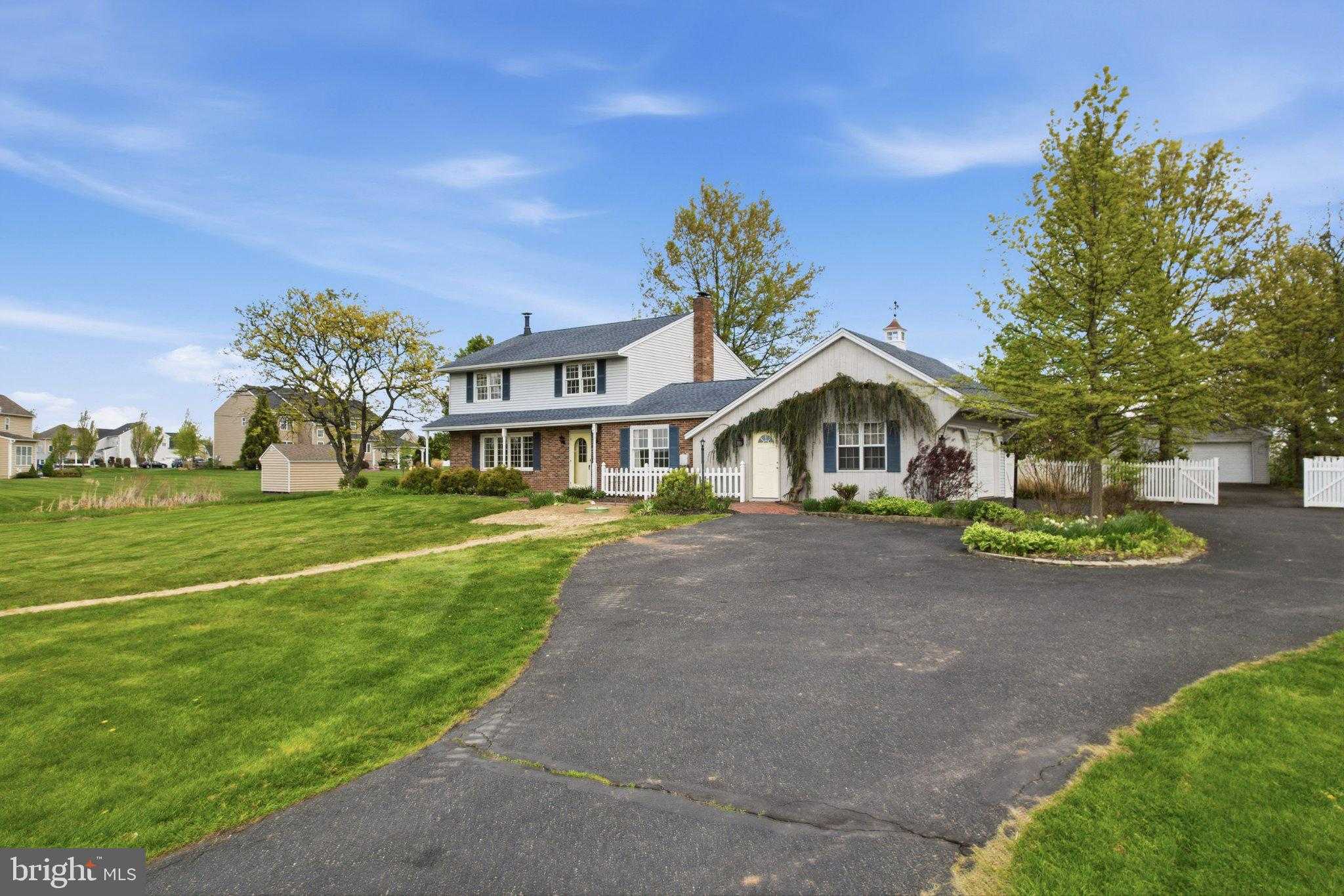 684 Hunsicker Rd photo 2