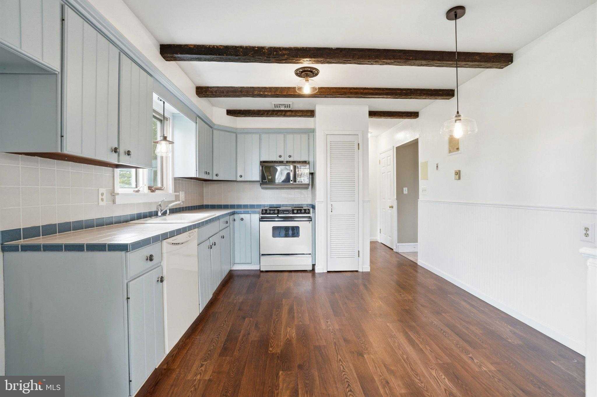 684 Hunsicker Rd photo 21