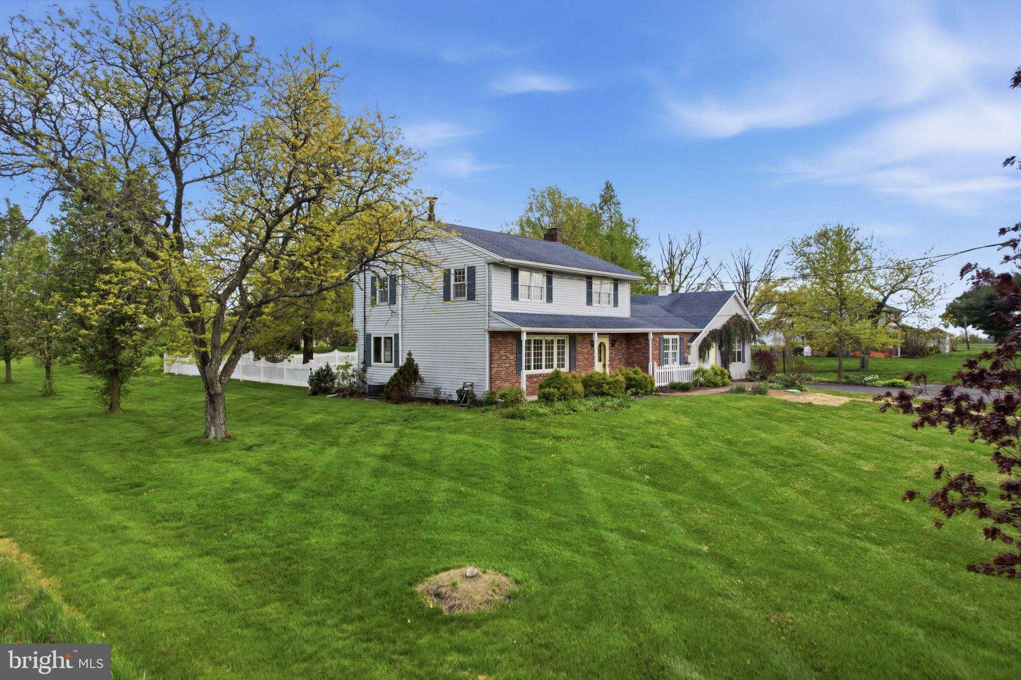 684 Hunsicker Rd photo 3