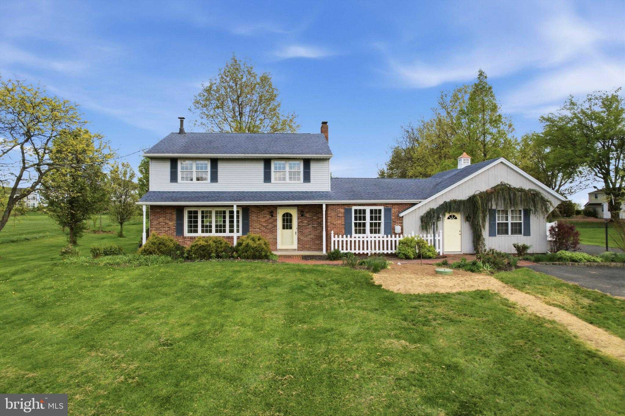 684 Hunsicker Rd photo 4