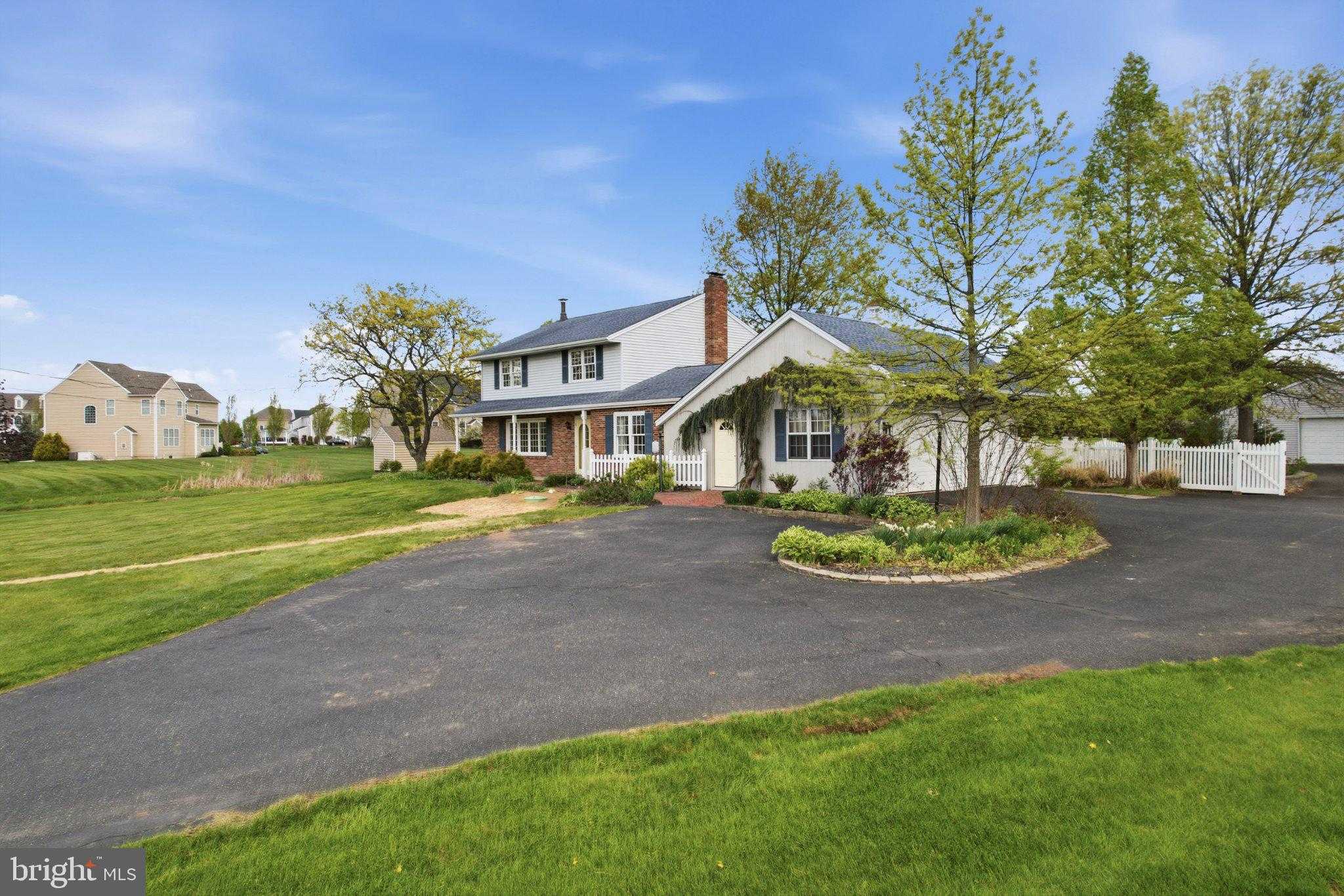 684 Hunsicker Rd photo 6