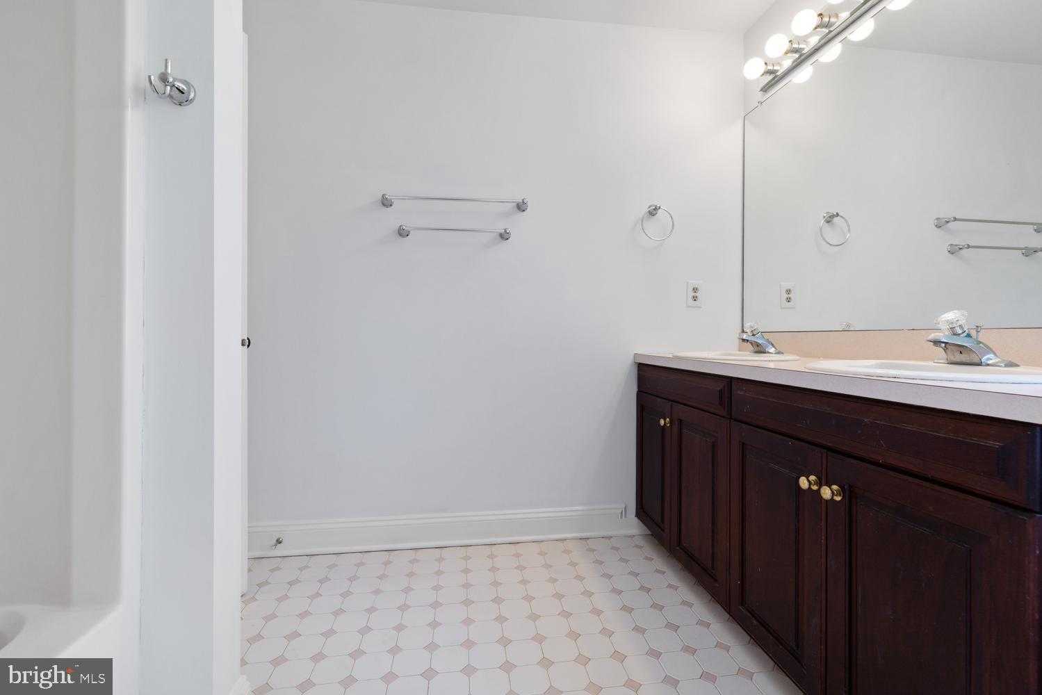 1 Saint Andrews CT photo 28