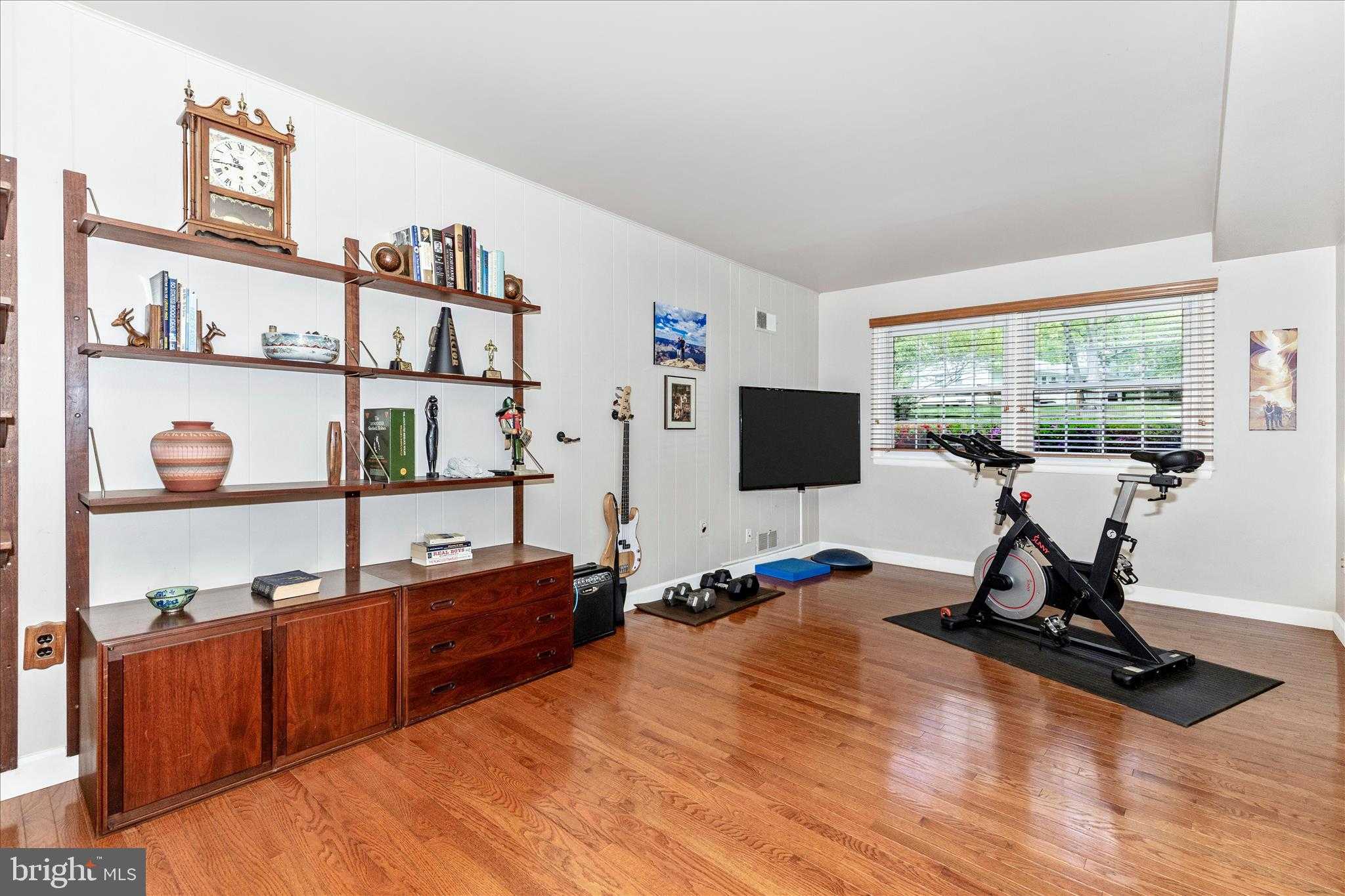 7946 Helmart Dr photo 20