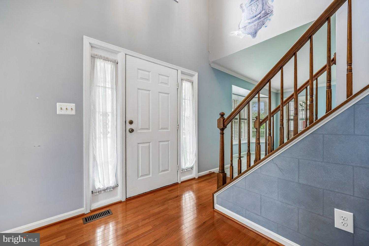 6610 Commodore CT photo 5