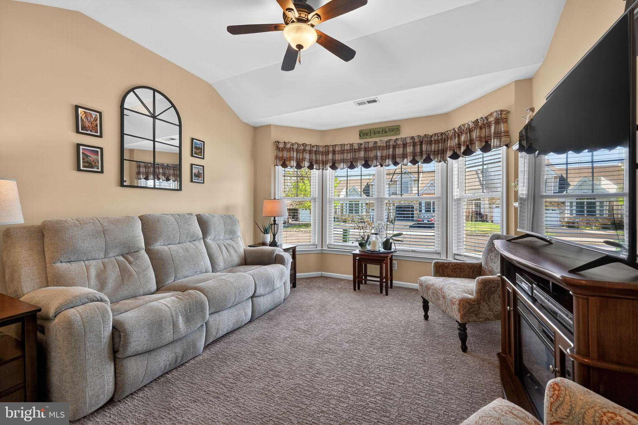 76 Grandview Dr photo 8