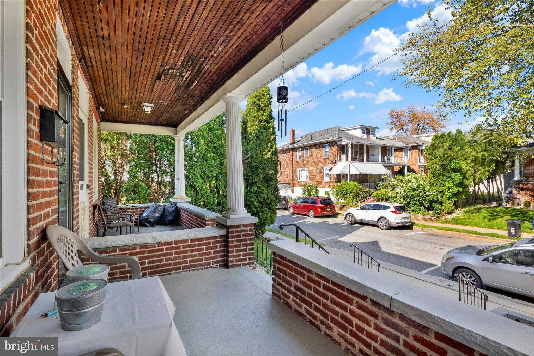 1634 Locust St photo 2